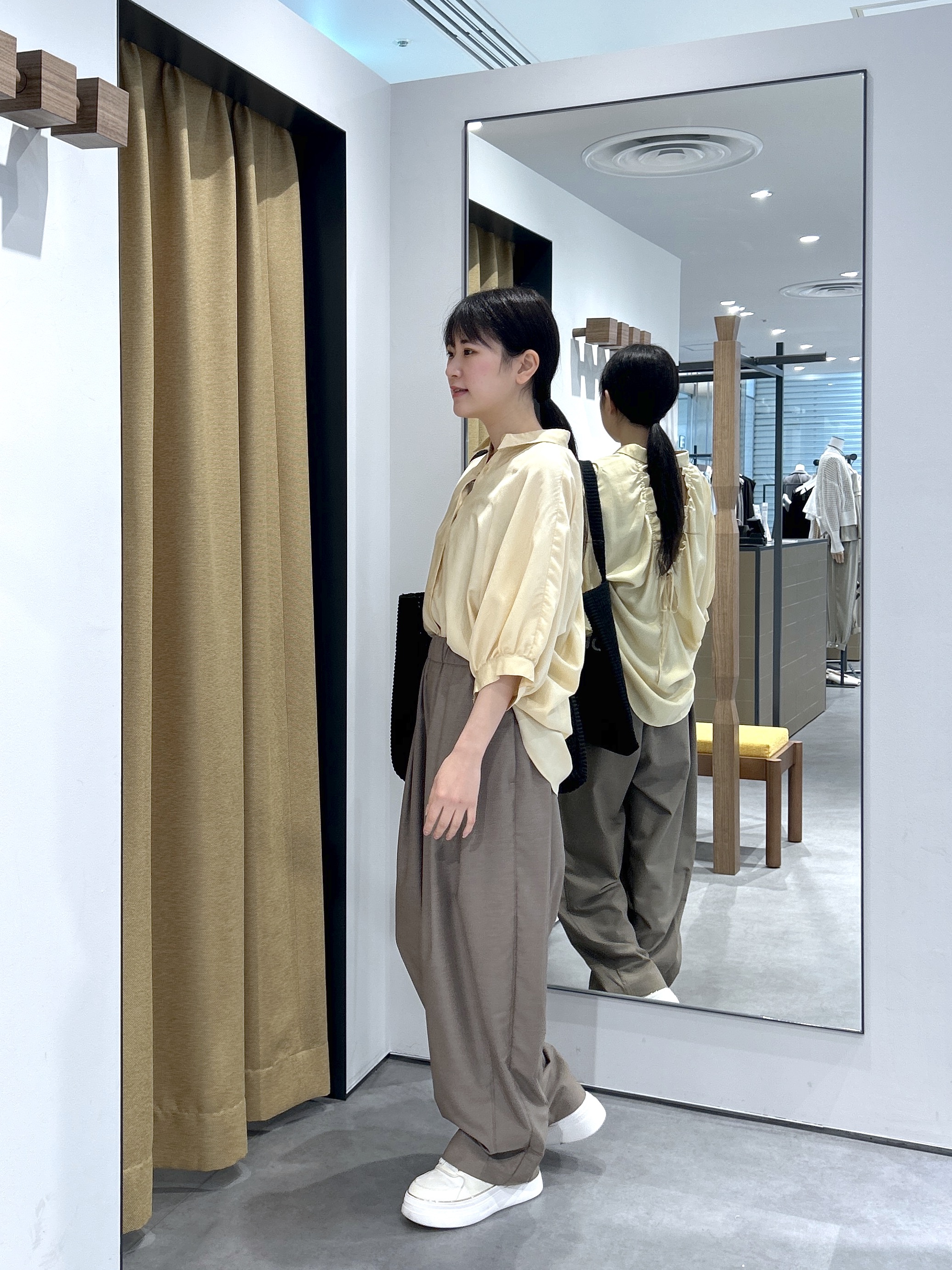 Renoさんの「INDIVI｜バックドロストブラウス」を使ったコーディネート