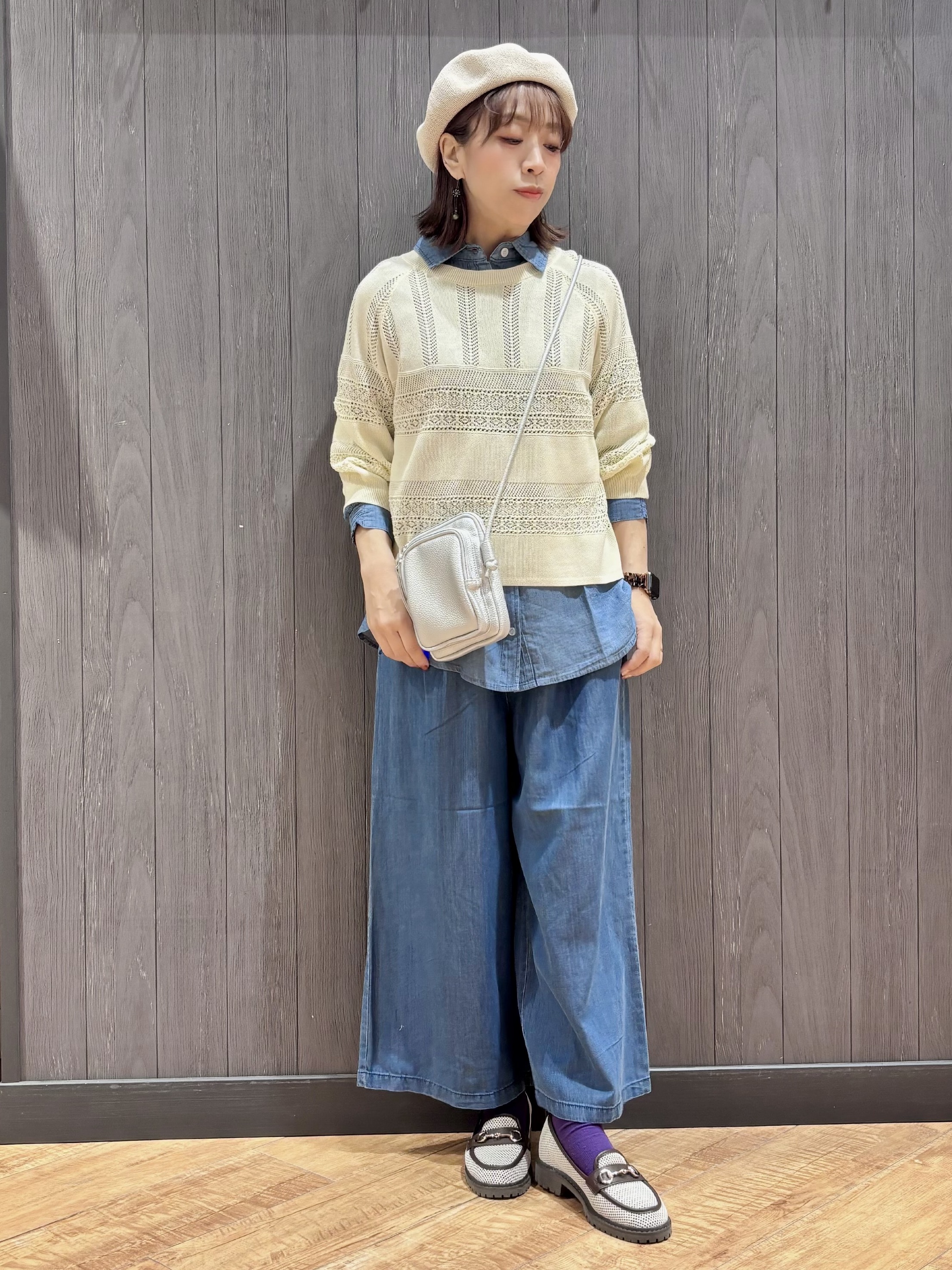 meiさんの「SHOO･LA･RUE｜【綿100%/UV/S-LL/体型カバー】優しく透ける 柔らかシアーデニムシャツ」を使ったコーディネート