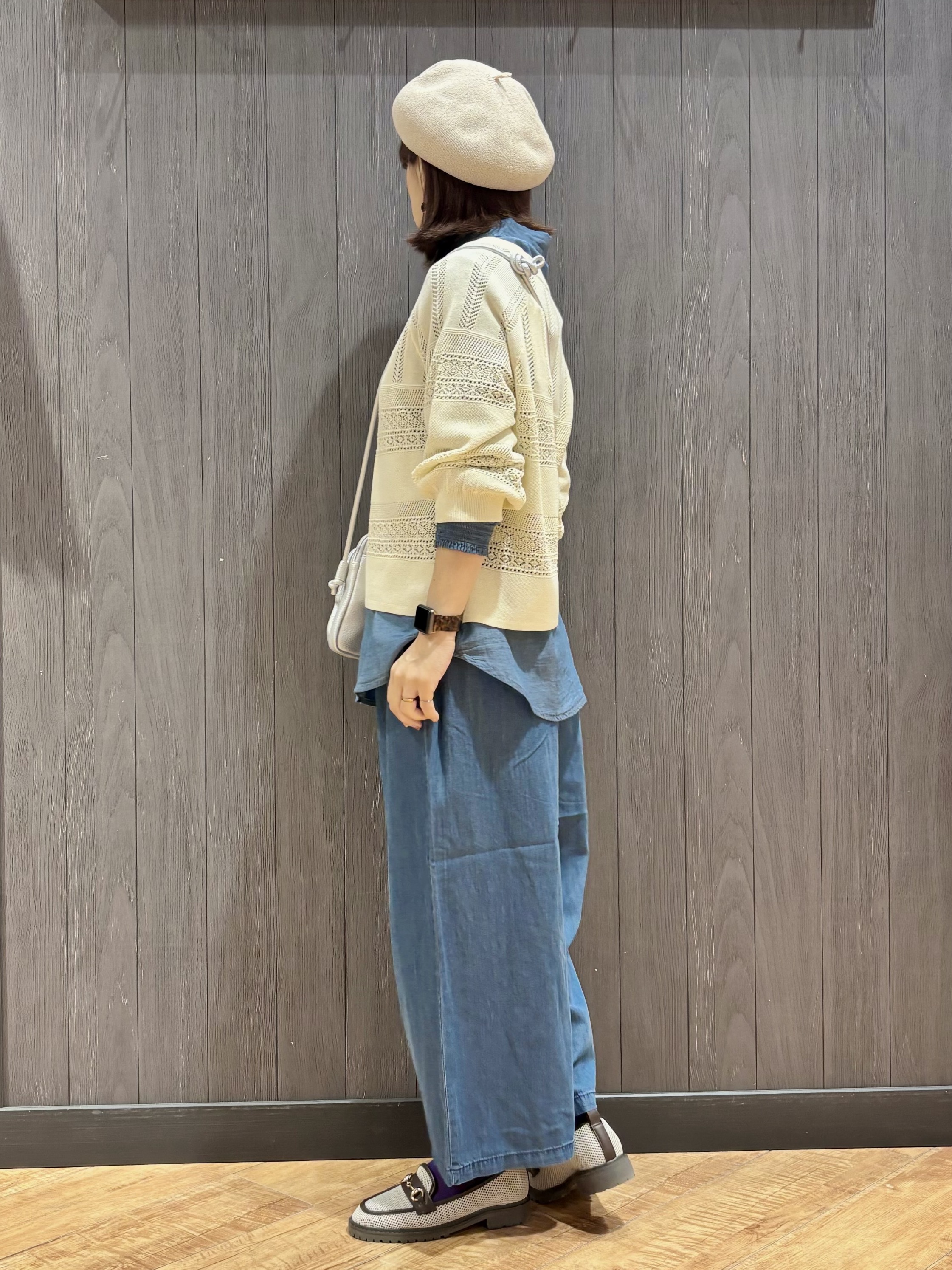 meiさんの「SHOO･LA･RUE｜【綿100%/UV/S-LL/体型カバー】優しく透ける 柔らかシアーデニムシャツ」を使ったコーディネート