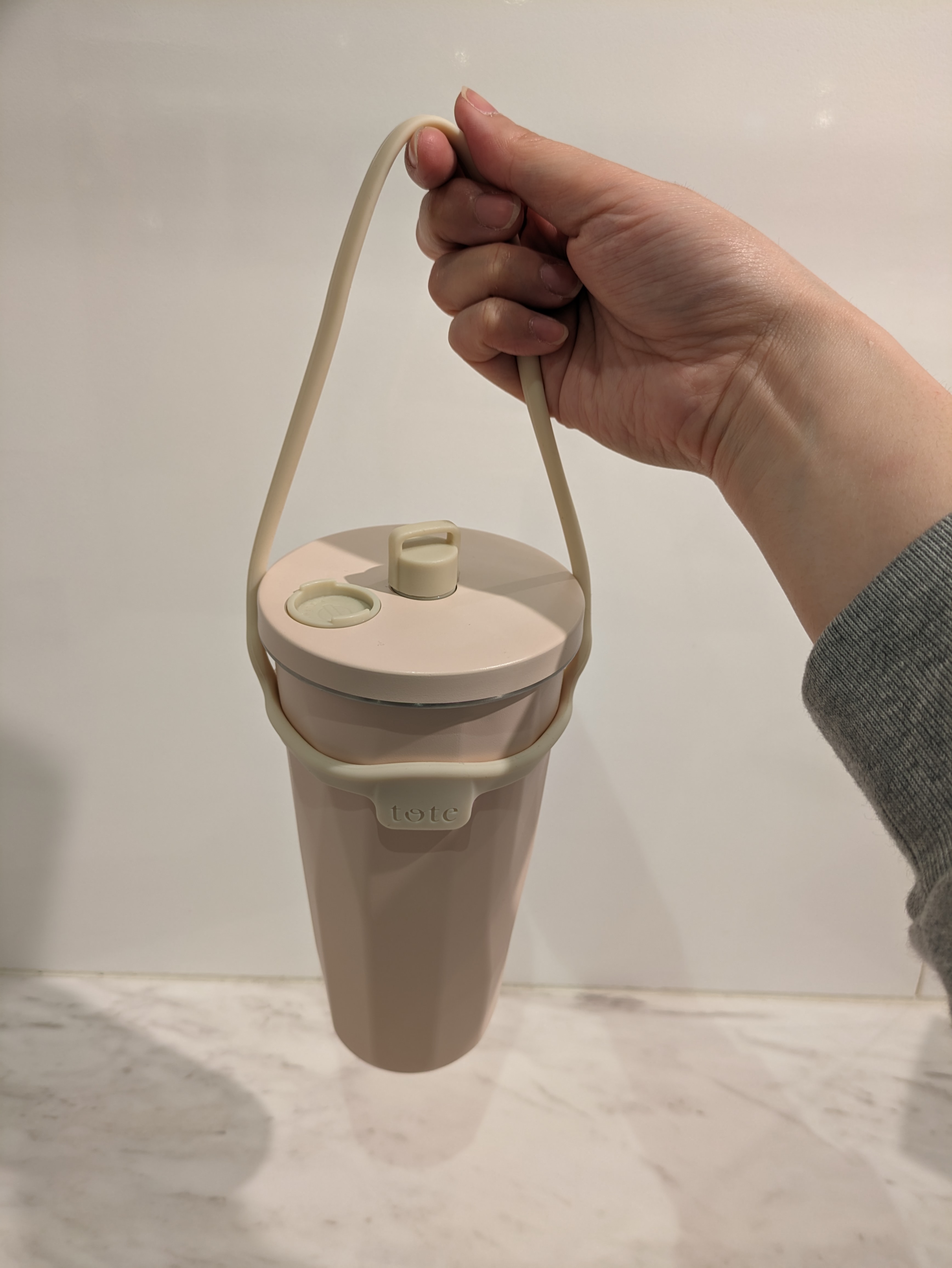 ヨコさんの「212 KITCHEN STORE｜トート ストロー付2wayタンブラー470ml PK」を使ったコーディネート