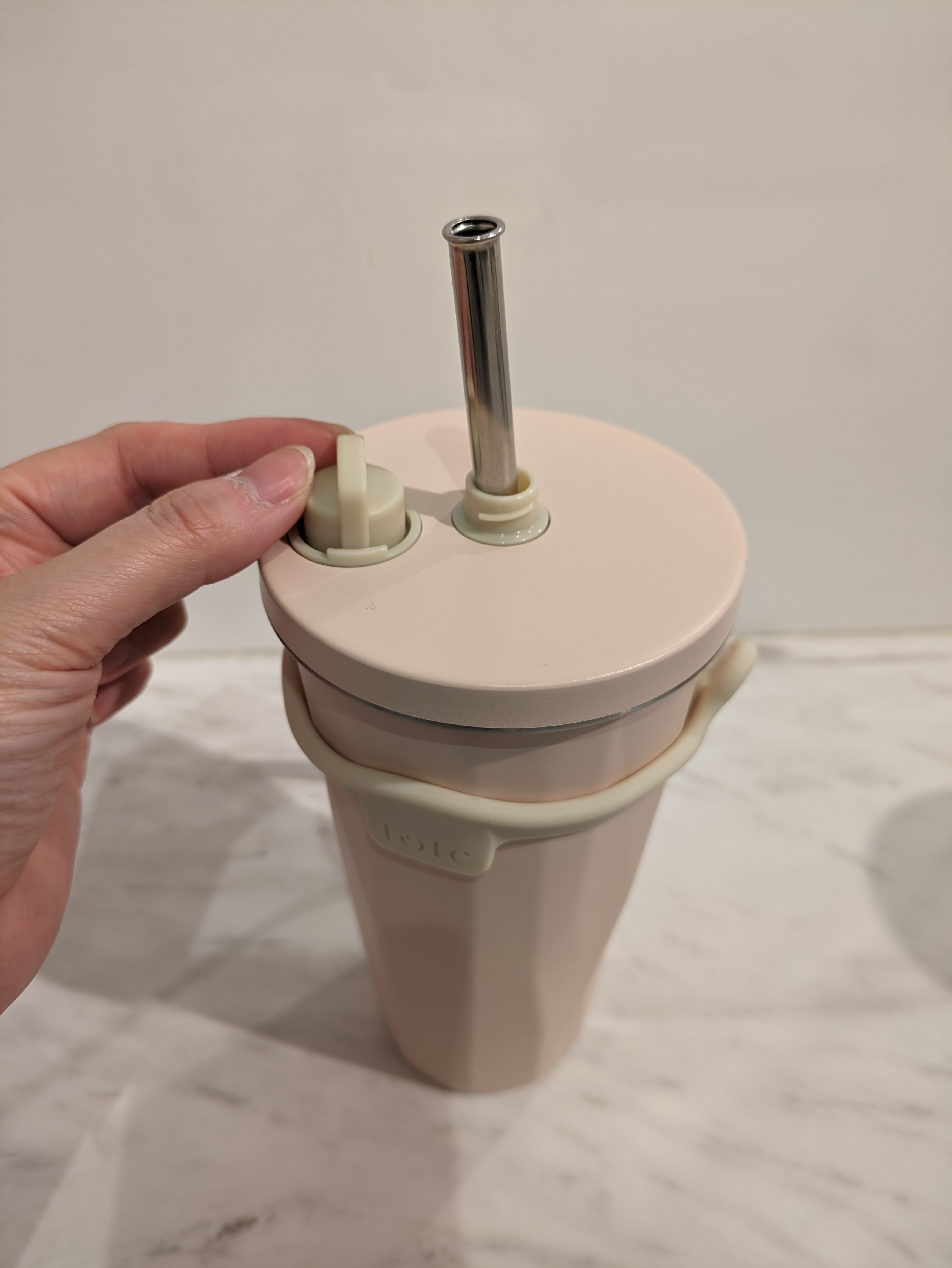 ヨコさんの「212 KITCHEN STORE｜トート ストロー付2wayタンブラー470ml PK」を使ったコーディネート