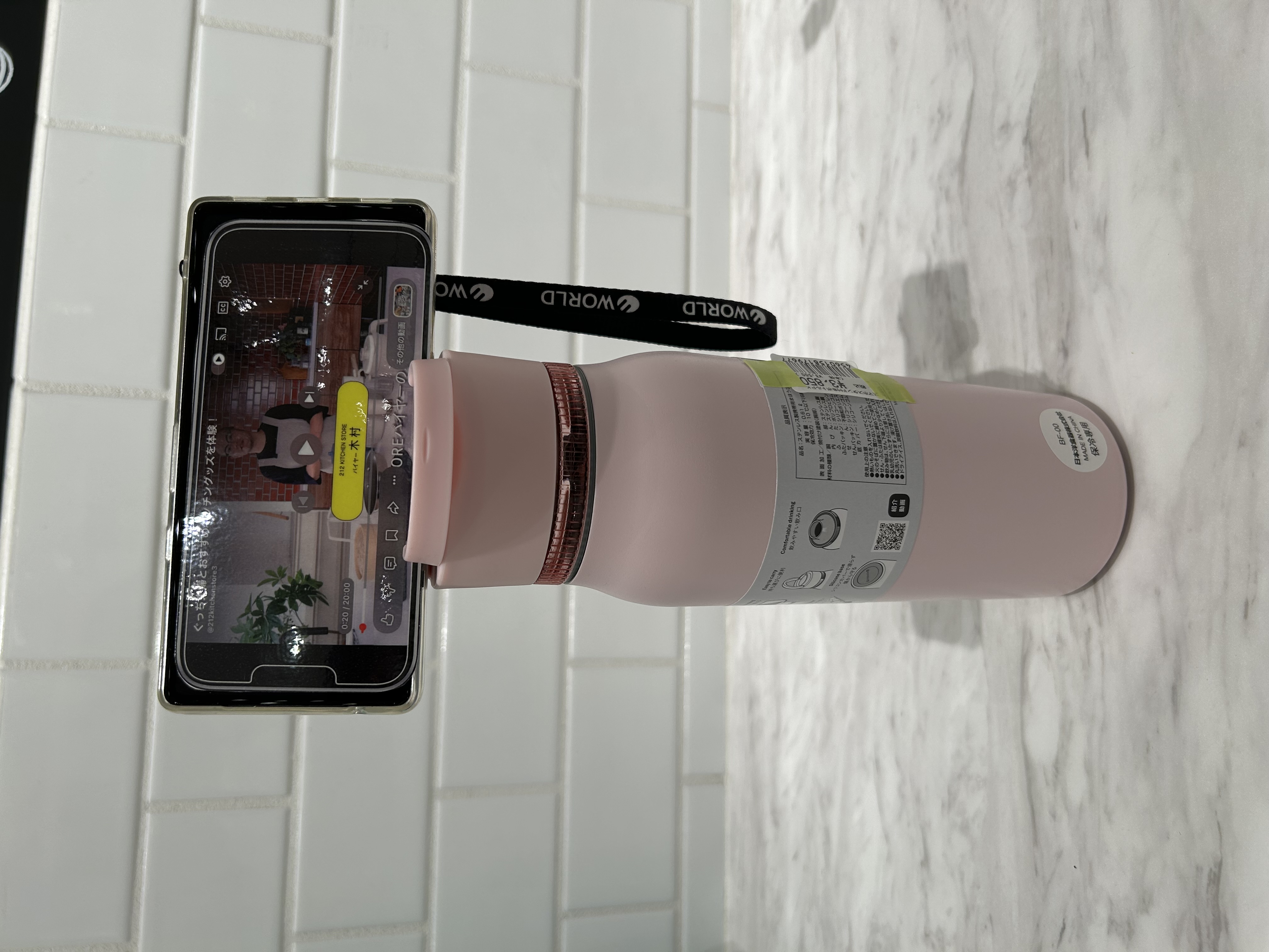 たかともさんの「212 KITCHEN STORE｜スマホスタンド付きステンレスボトル BL ＜KEVNHAUN ケヴンハウン＞」を使ったコーディネート