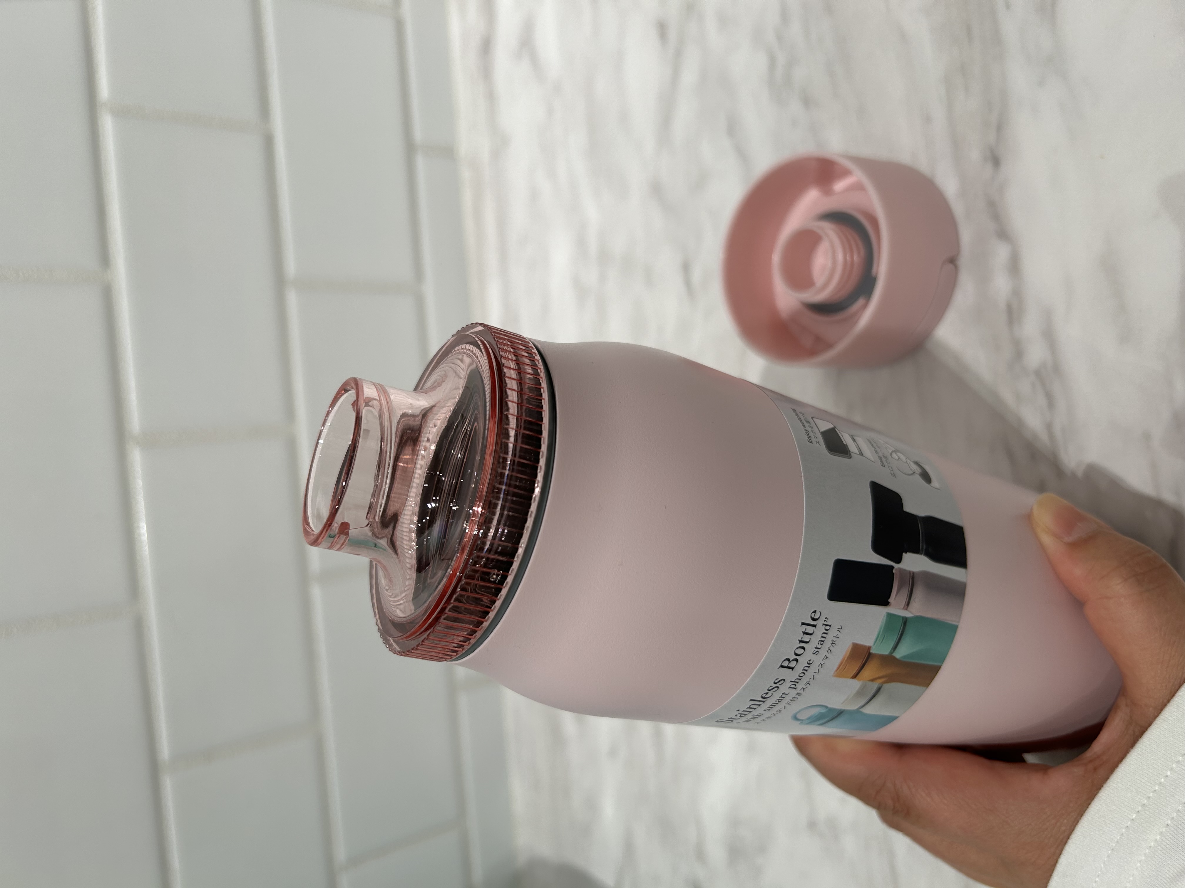 たかともさんの「212 KITCHEN STORE｜スマホスタンド付きステンレスボトル BL ＜KEVNHAUN ケヴンハウン＞」を使ったコーディネート