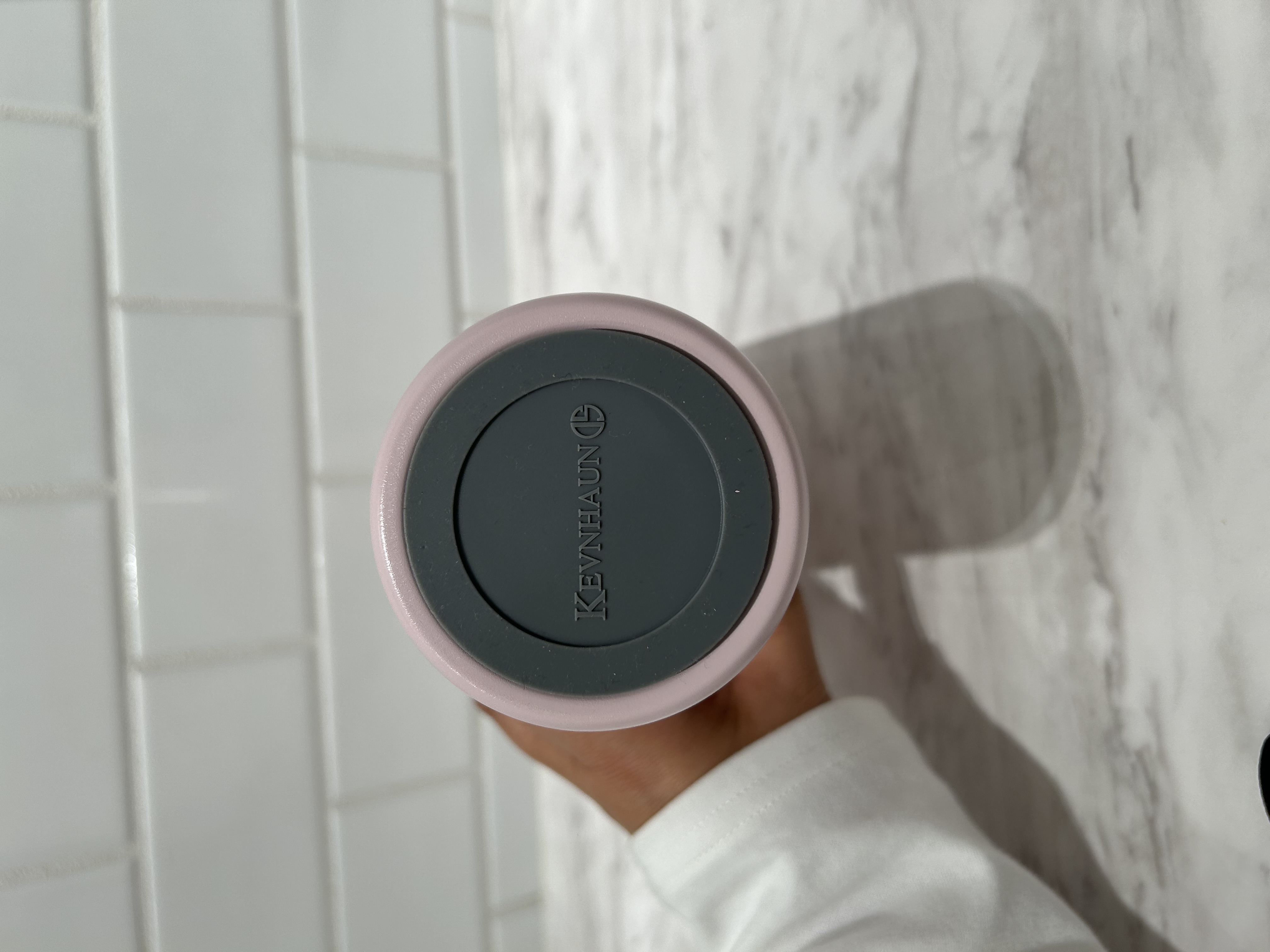 たかともさんの「212 KITCHEN STORE｜スマホスタンド付きステンレスボトル BL ＜KEVNHAUN ケヴンハウン＞」を使ったコーディネート