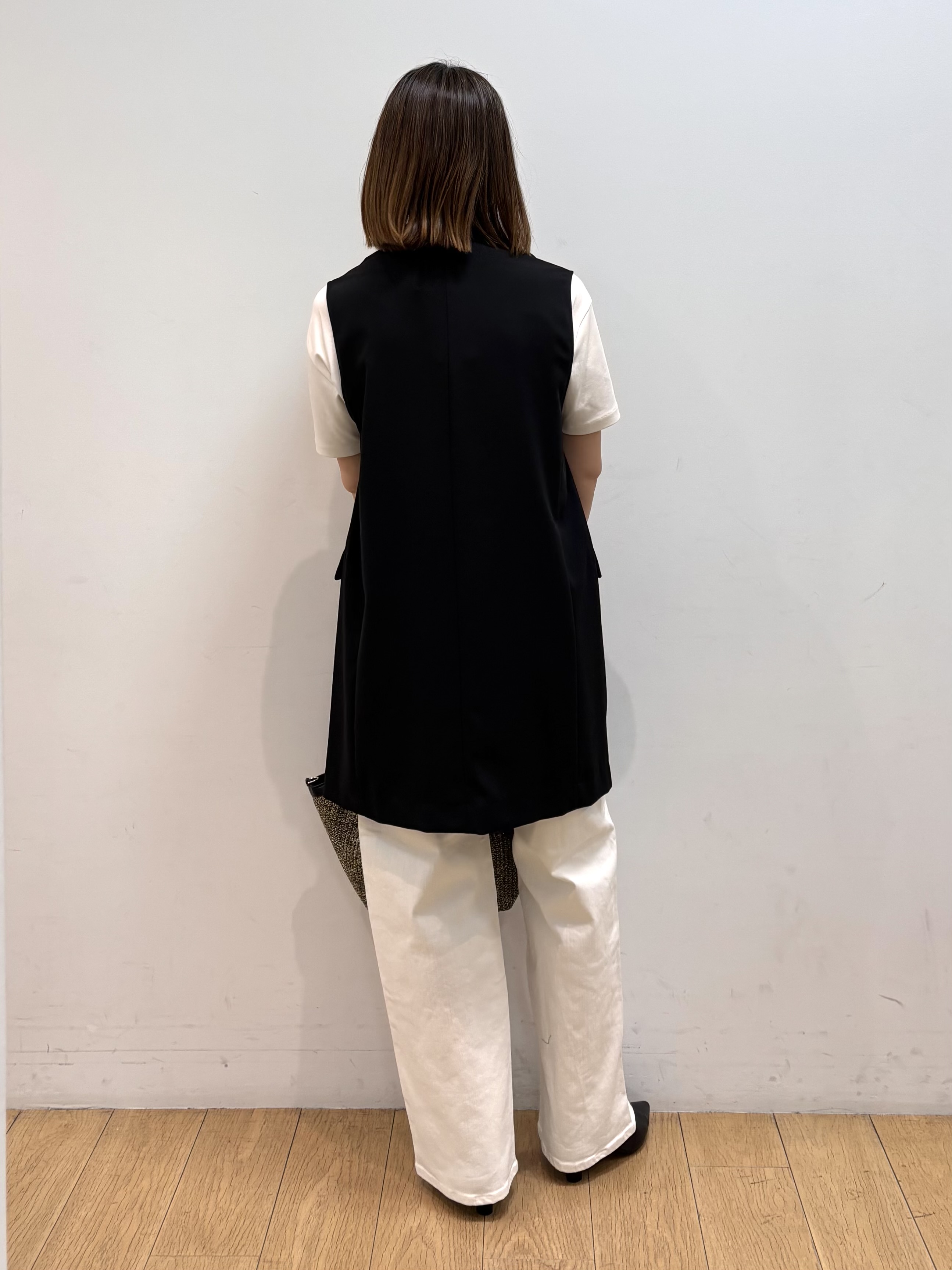 mikkoさんの「INDIVI｜【さらに軽く軽快！／着る日傘】颯爽ジレジャケット」を使ったコーディネート