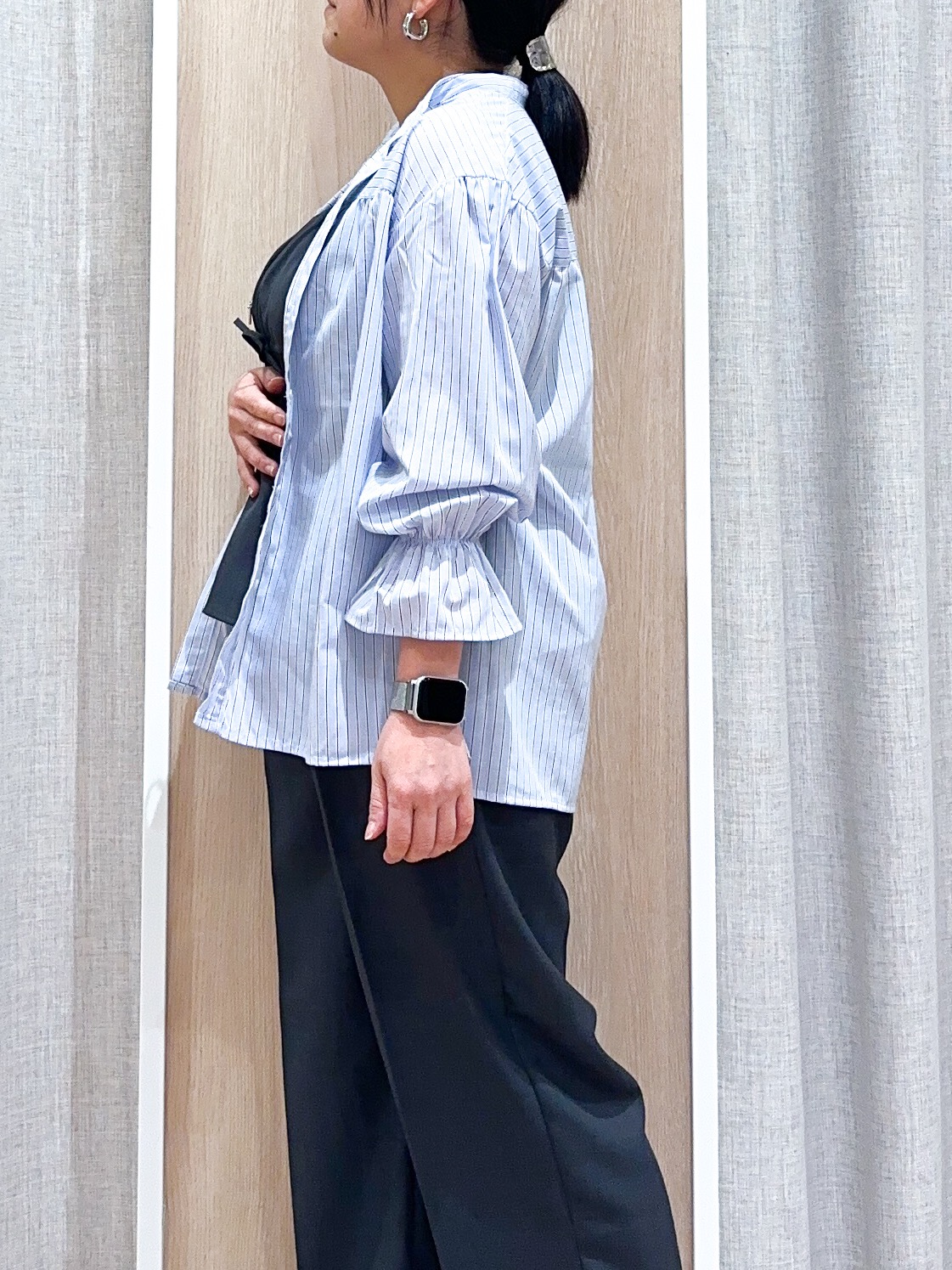 naoさんの「grove｜【貴島明日香さん着用／イージーケア／接触冷感】麻混スタンドギャザーシャツ」を使ったコーディネート