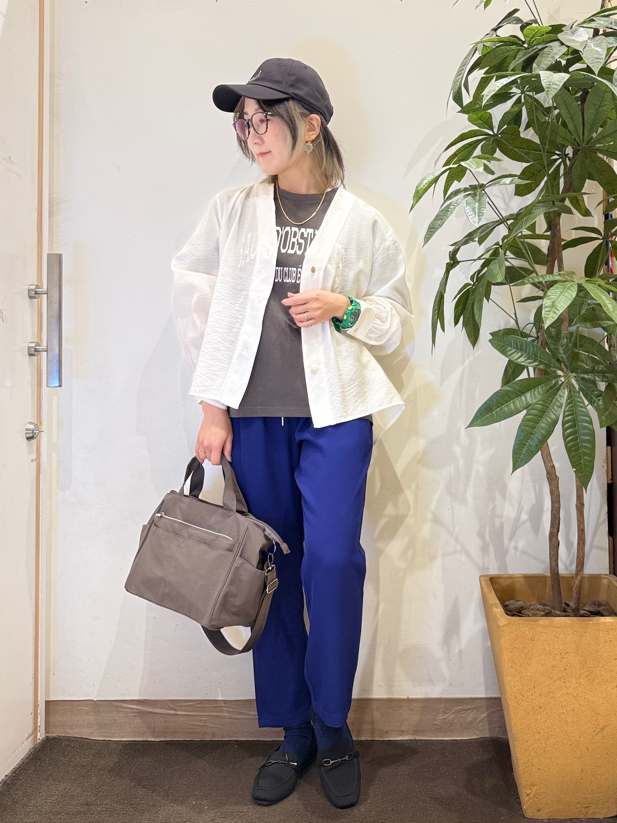misakiさんの「SHOO･LA･RUE｜【S-LL/体型カバー/Aライン】身体のラインを拾いにくい シアーシャツカーディガン」を使ったコーディネート