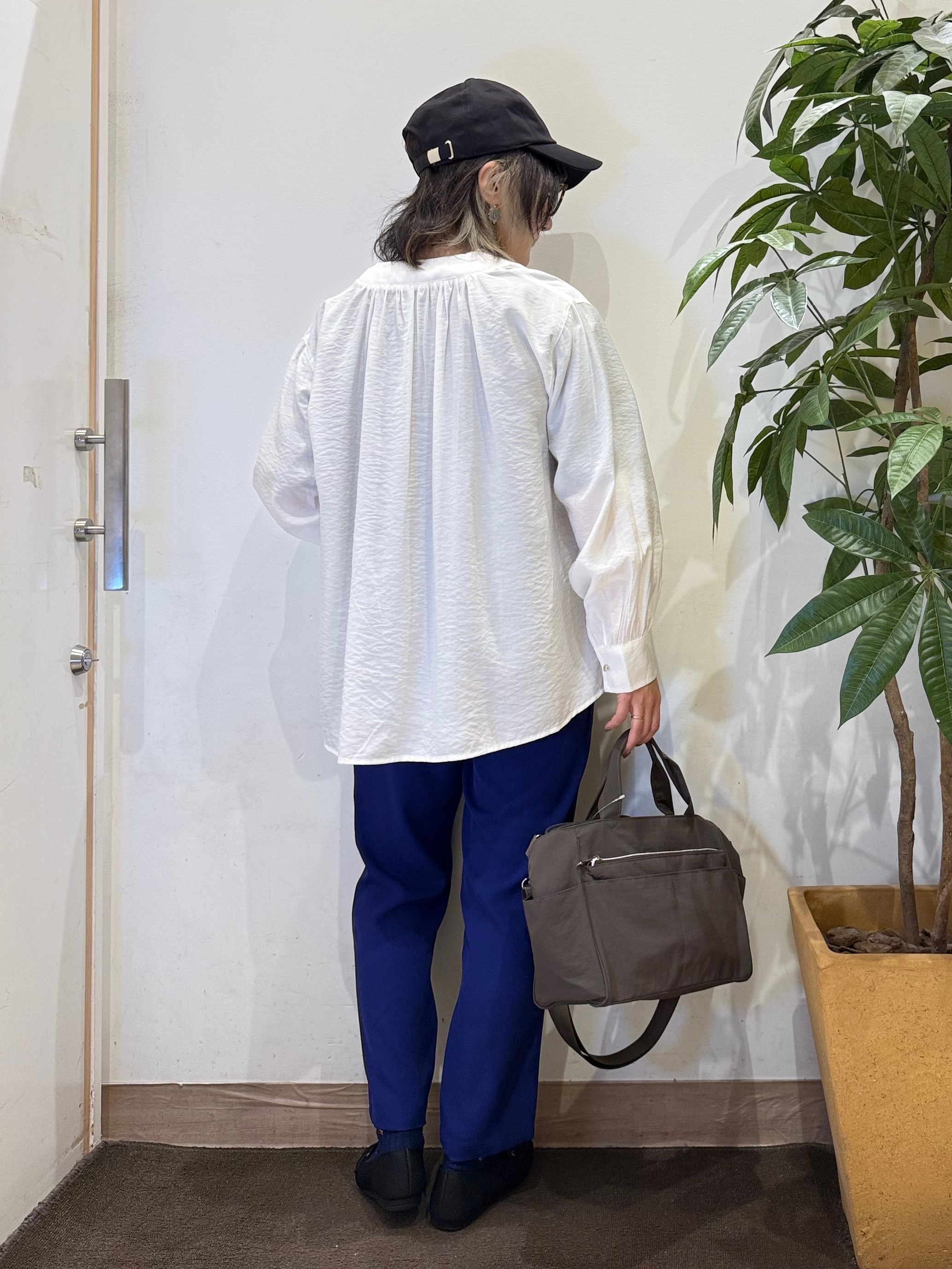 misakiさんの「SHOO･LA･RUE｜【S-LL/体型カバー/Aライン】身体のラインを拾いにくい シアーシャツカーディガン」を使ったコーディネート