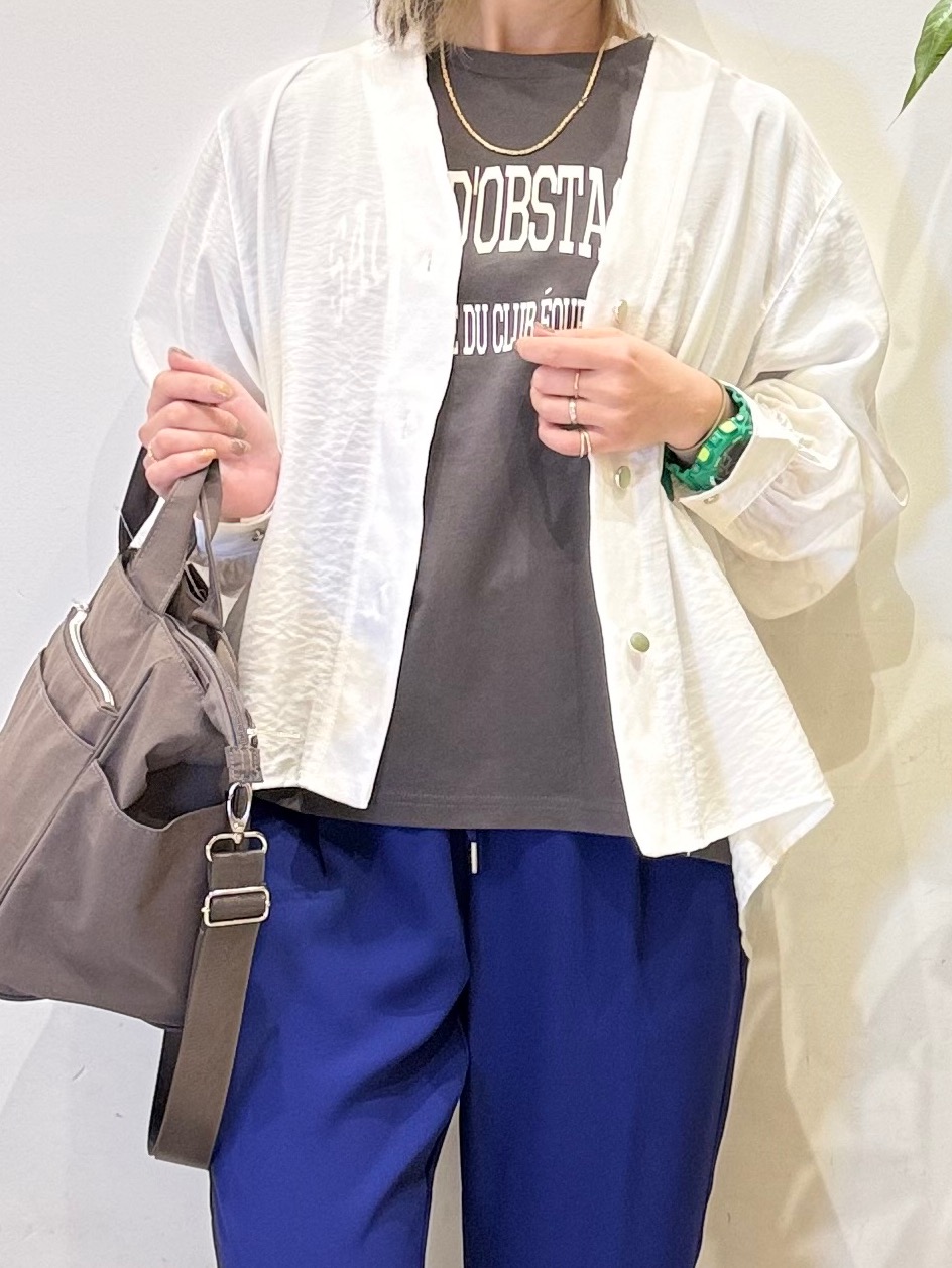 misakiさんの「SHOO･LA･RUE｜【S-LL/体型カバー/Aライン】身体のラインを拾いにくい シアーシャツカーディガン」を使ったコーディネート