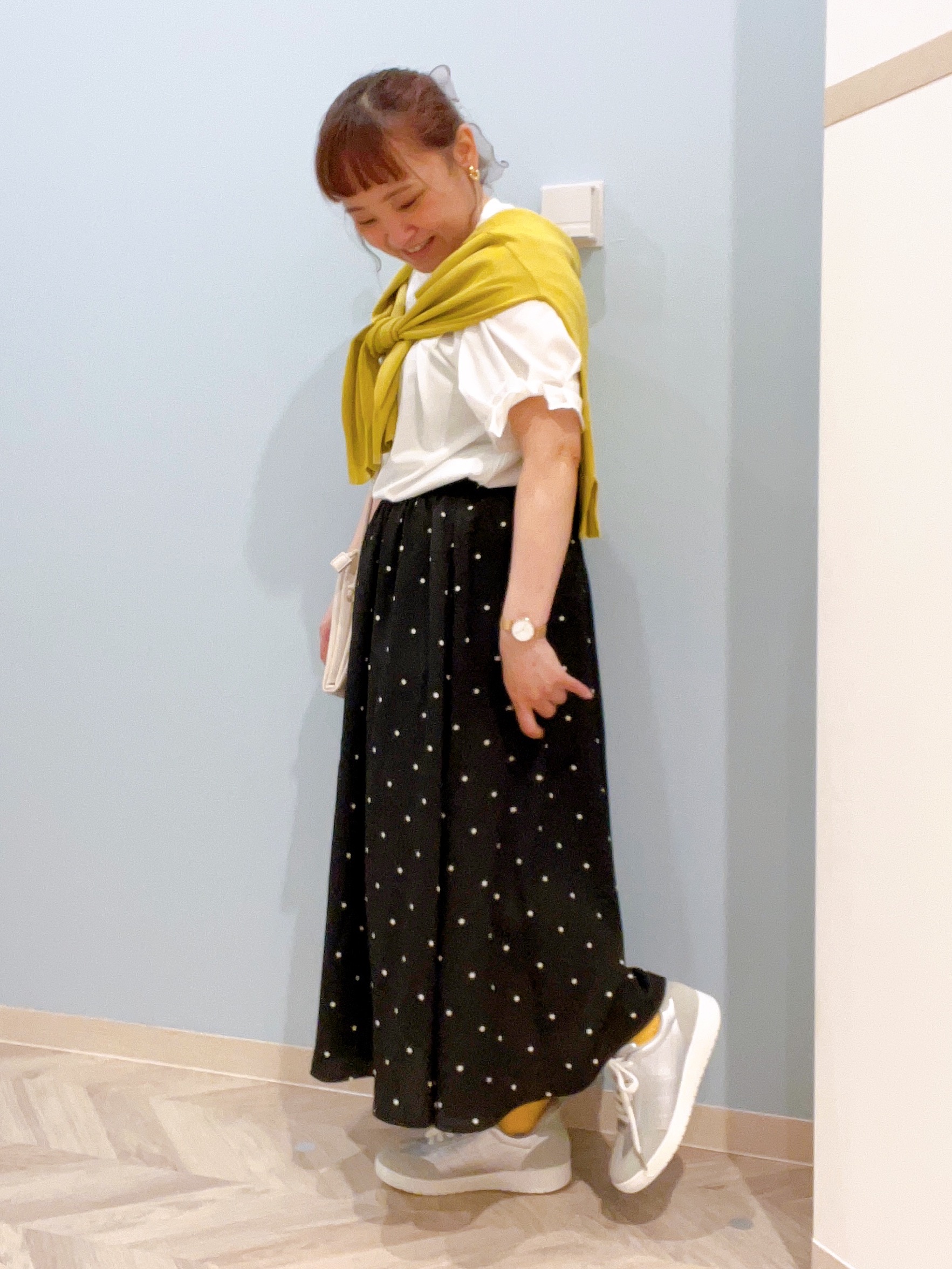 kitaさんの「SHOO･LA･RUE｜【洗濯機可/ひんやり/UV】さらっとしたタッチが心地よい ショート丈 Vネックカーディガン」を使ったコーディネート