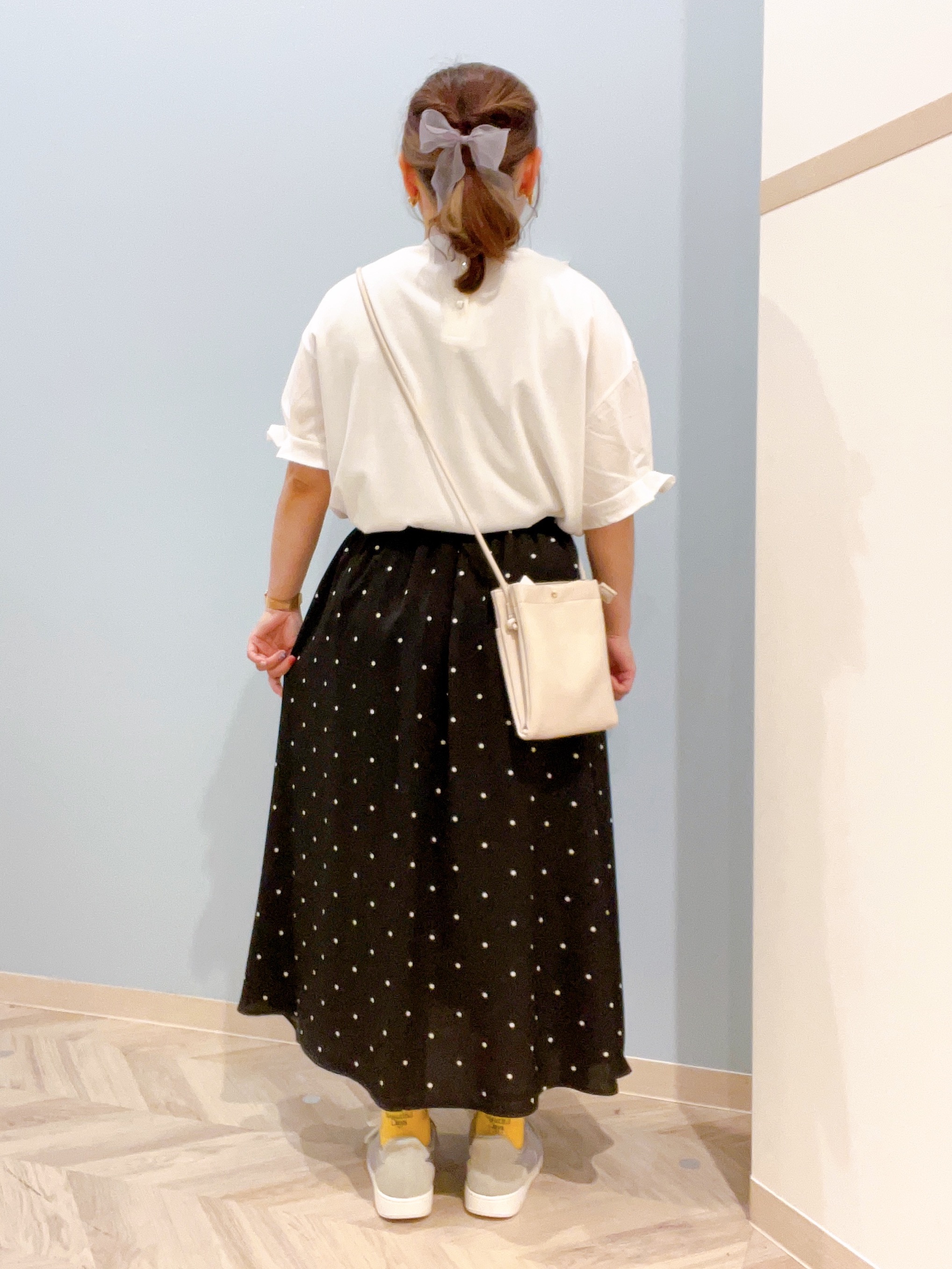 kitaさんの「SHOO･LA･RUE｜【洗濯機可/ひんやり/UV】さらっとしたタッチが心地よい ショート丈 Vネックカーディガン」を使ったコーディネート