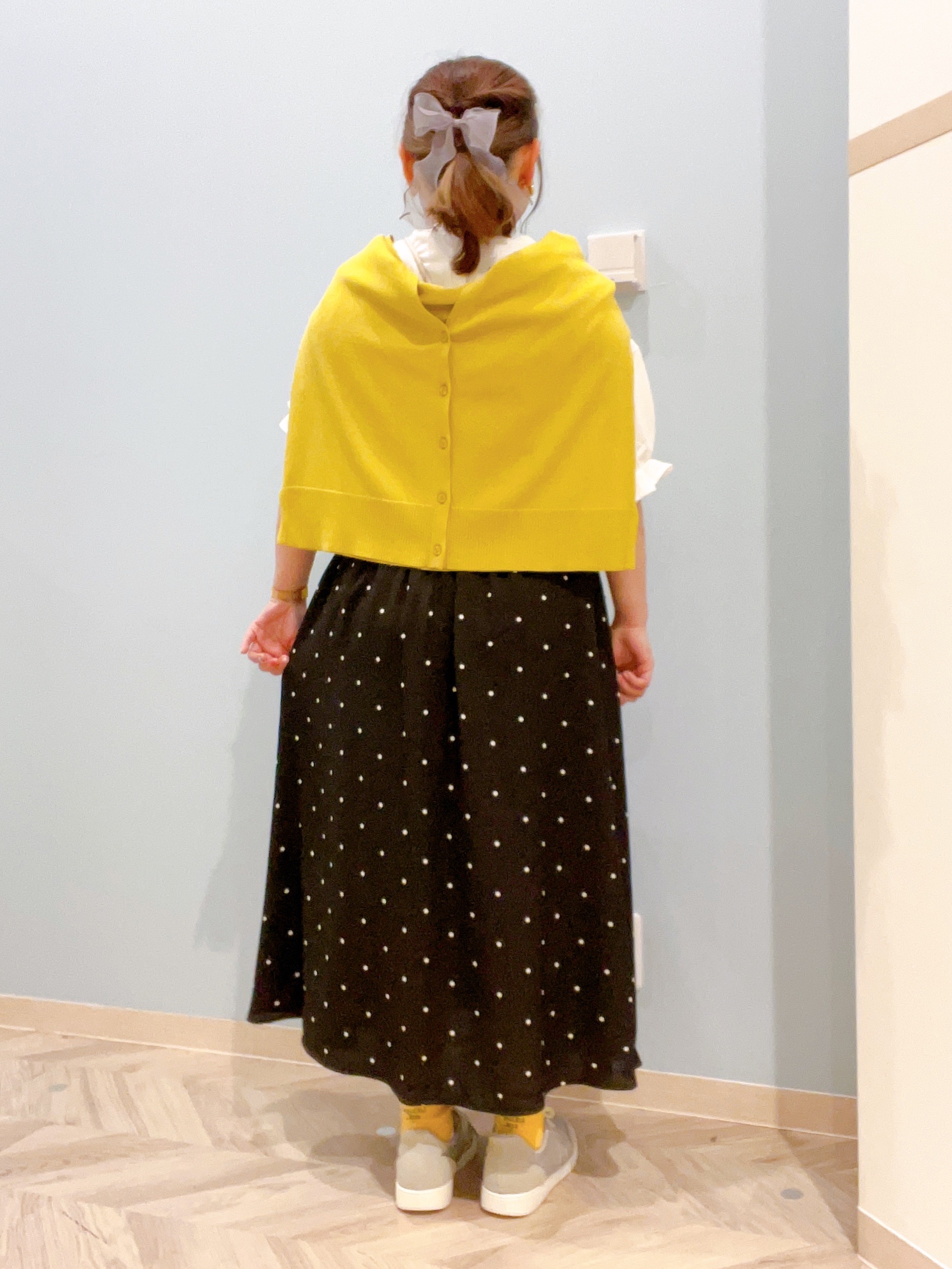 kitaさんの「SHOO･LA･RUE｜【洗濯機可/ひんやり/UV】さらっとしたタッチが心地よい ショート丈 Vネックカーディガン」を使ったコーディネート
