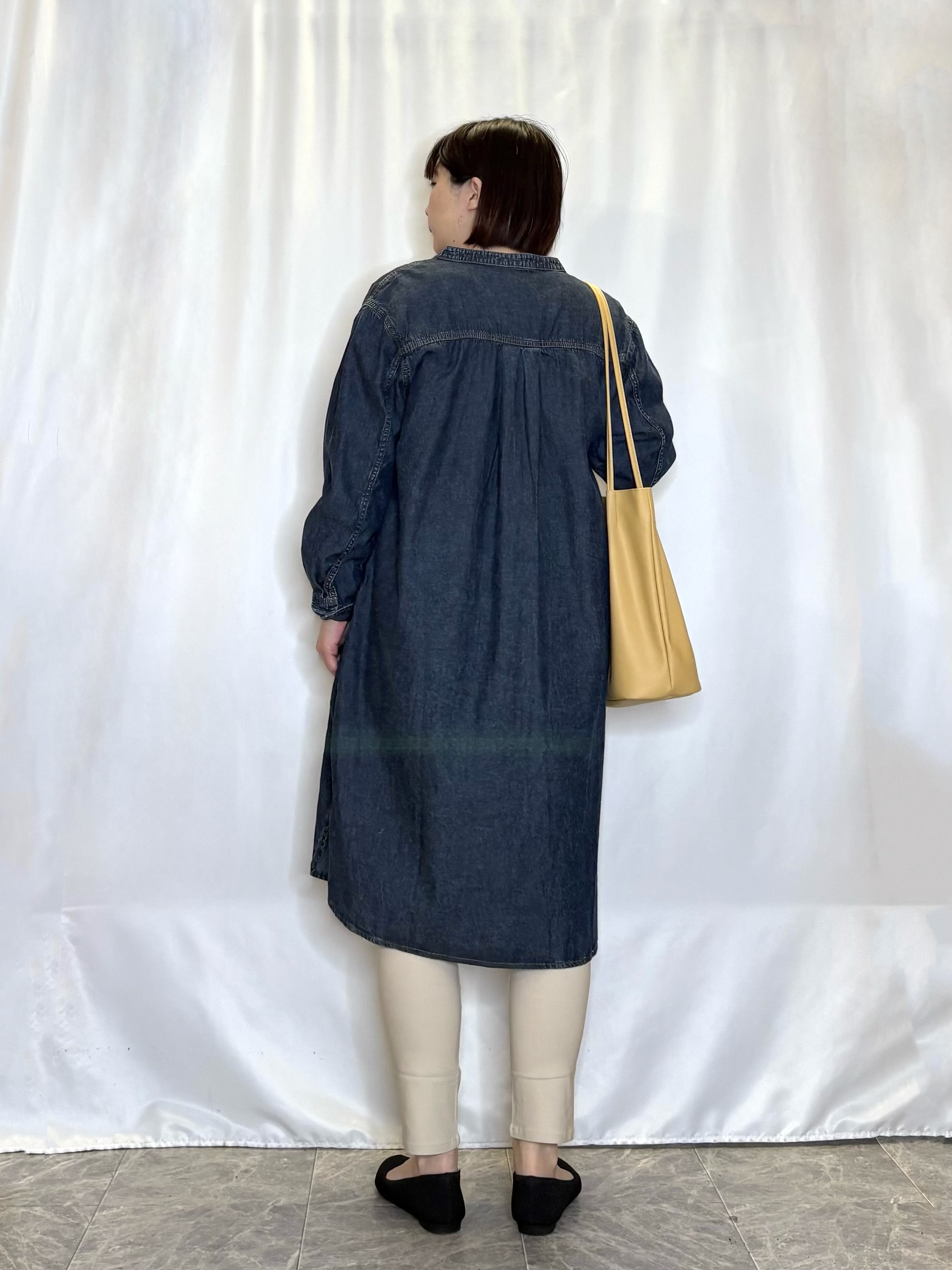 ネリさんの「SHOO･LA･RUE｜【ライトオンスデニム/S-LL/体型カバー】首元すっきり ワンピにもなるロングデニムシャツ」を使ったコーディネート