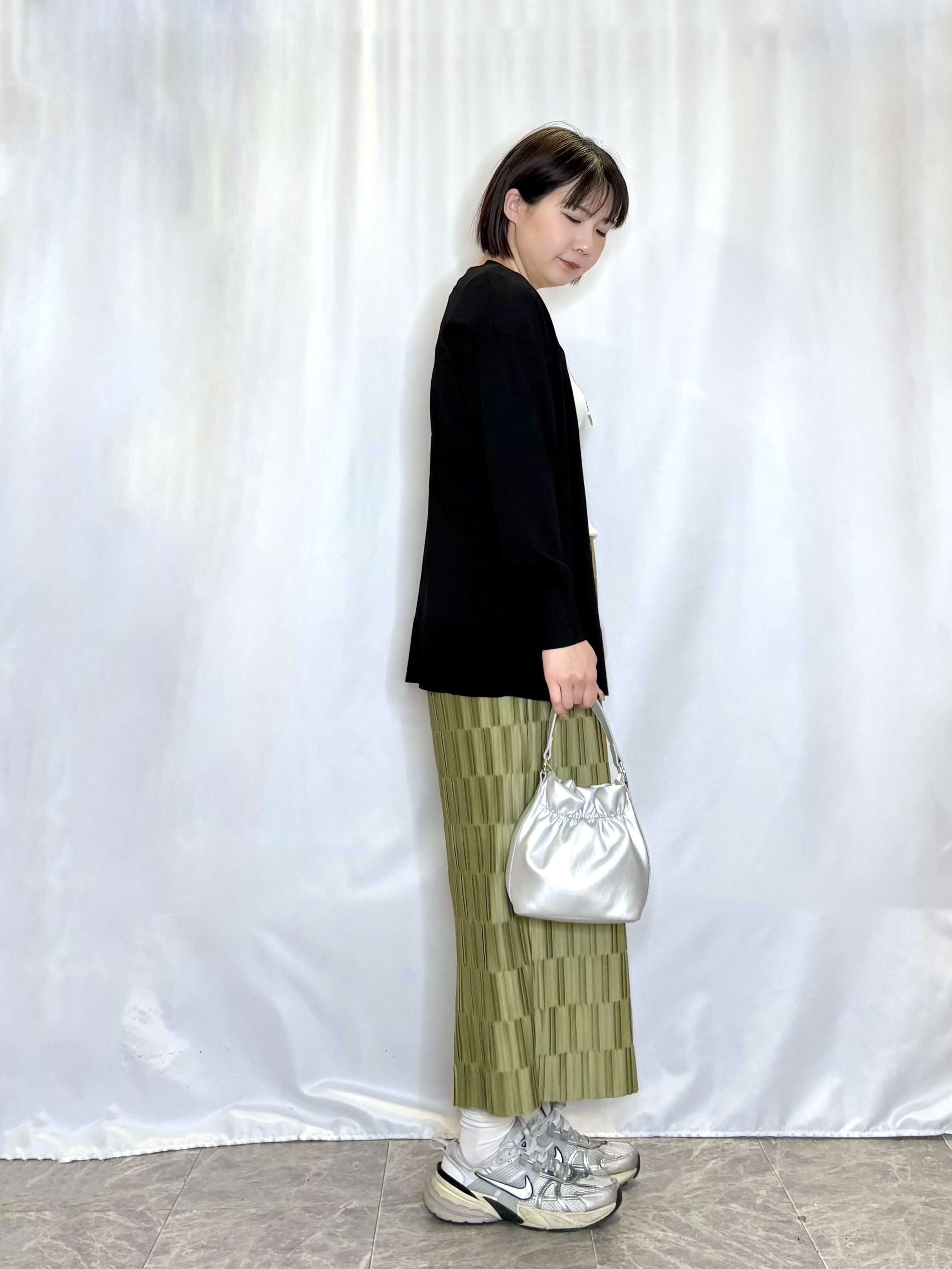 ネリさんの「SHOO･LA･RUE｜【洗濯機可/ひんやり/UV】さらっとしたタッチが心地よい ミドルカーディガン」を使ったコーディネート