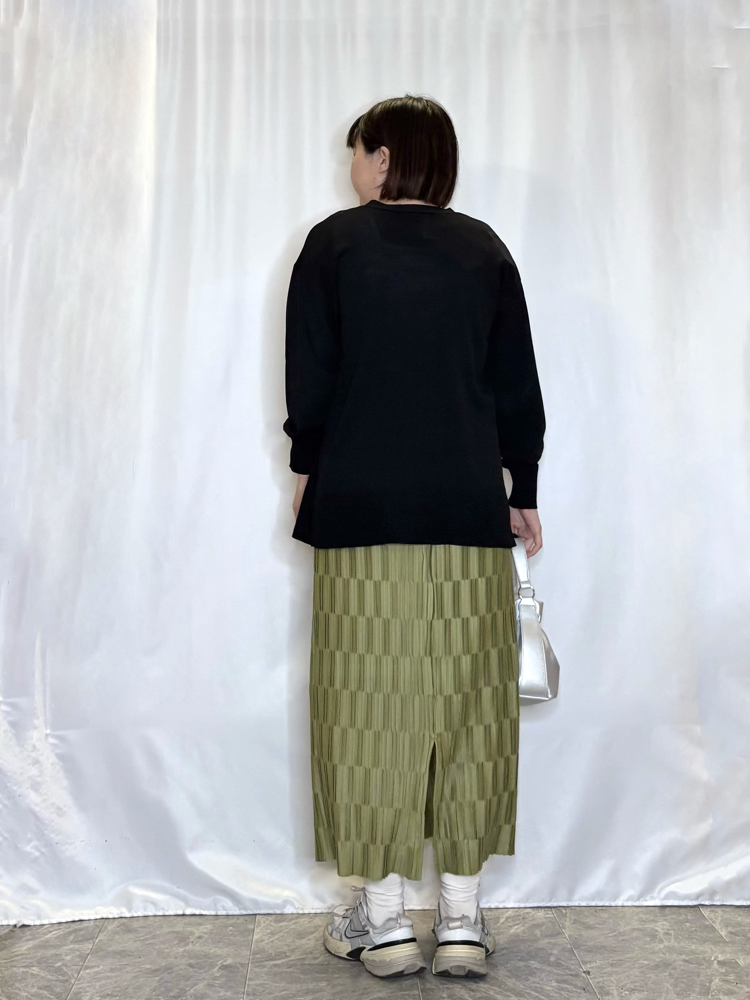 ネリさんの「SHOO･LA･RUE｜【洗濯機可/ひんやり/UV】さらっとしたタッチが心地よい ミドルカーディガン」を使ったコーディネート