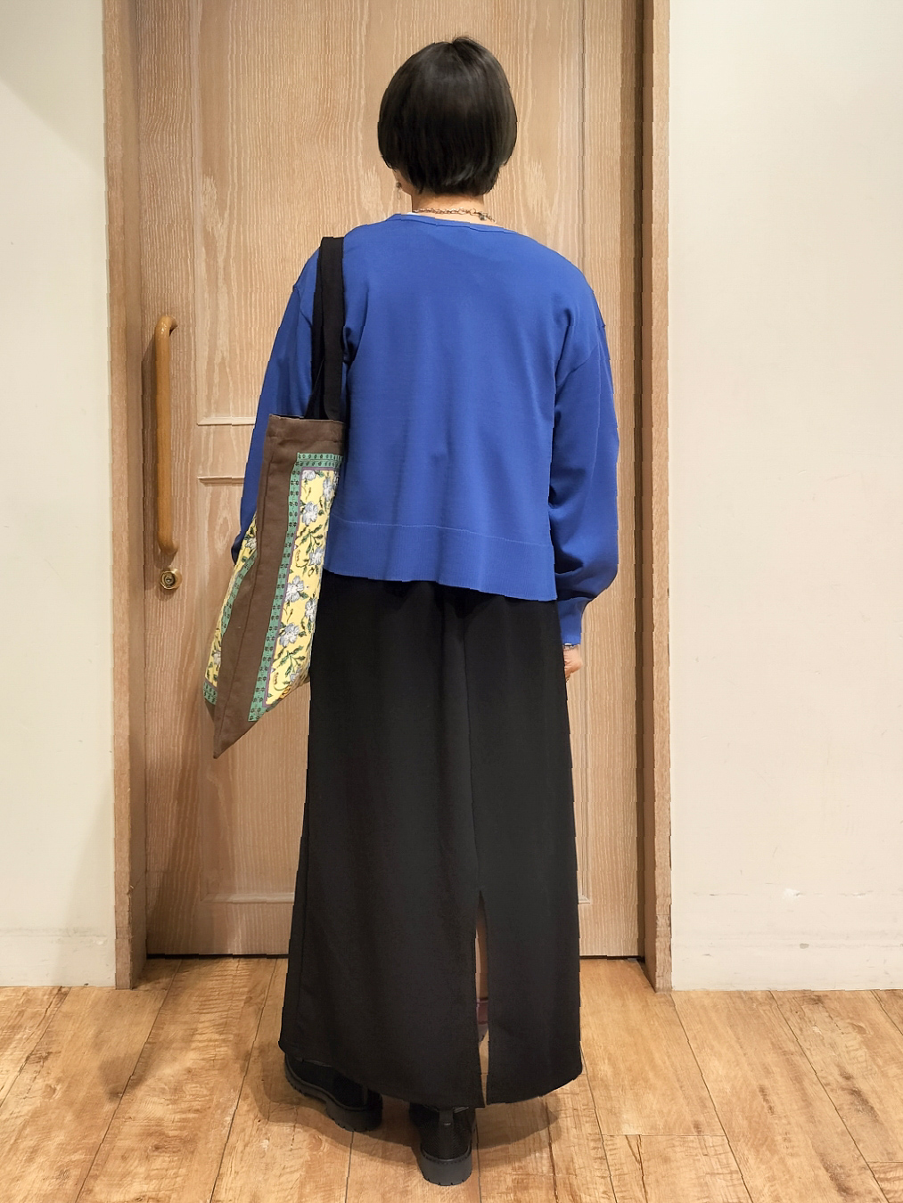 YUKIさんの「SHOO･LA･RUE｜【洗濯機可/ひんやり/UV】さらっとしたタッチが心地よい ショート丈 Vネックカーディガン」を使ったコーディネート