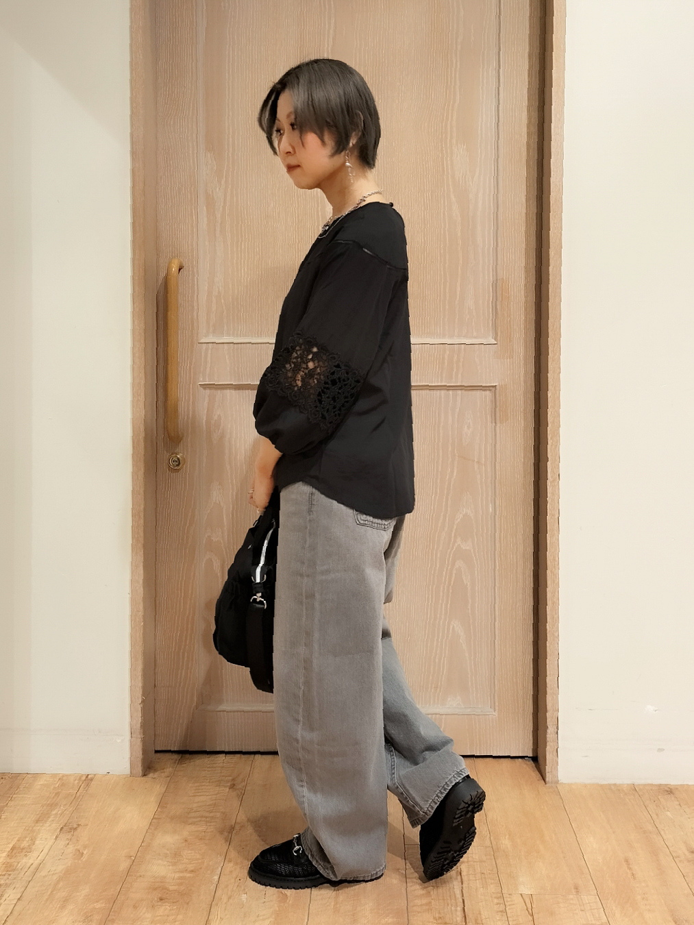 YUKIさんの「SHOO･LA･RUE｜【洗濯機可/7分袖】インせず着られる 透かし編み柄が上品な レース切替シャツ」を使ったコーディネート