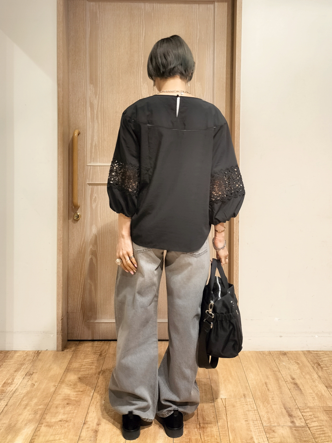 YUKIさんの「SHOO･LA･RUE｜【洗濯機可/7分袖】インせず着られる 透かし編み柄が上品な レース切替シャツ」を使ったコーディネート
