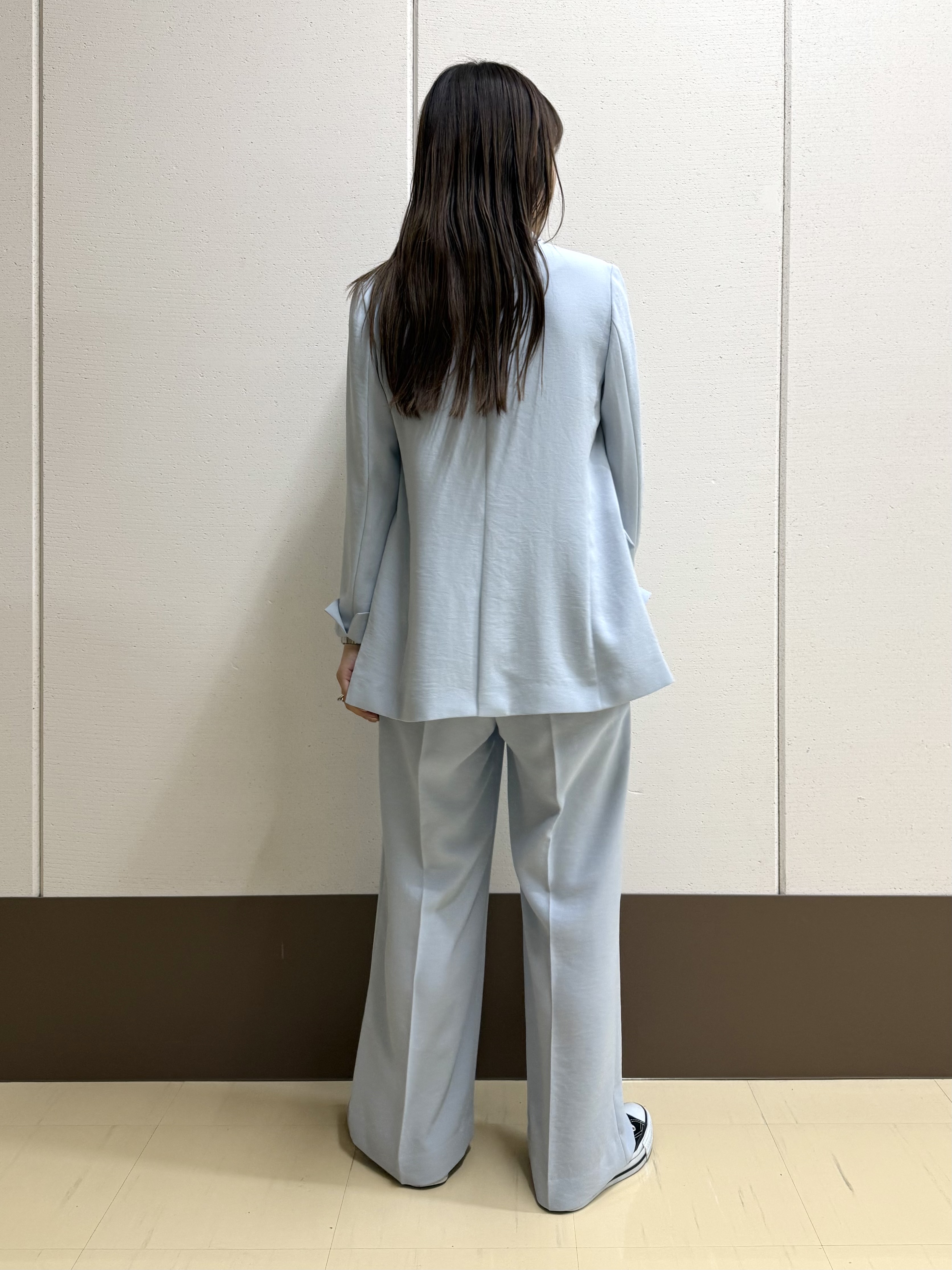 mamiさんの「INDIVI｜【洗える／UVケア／SETUP可】着る日傘ペプラムブラウス」を使ったコーディネート