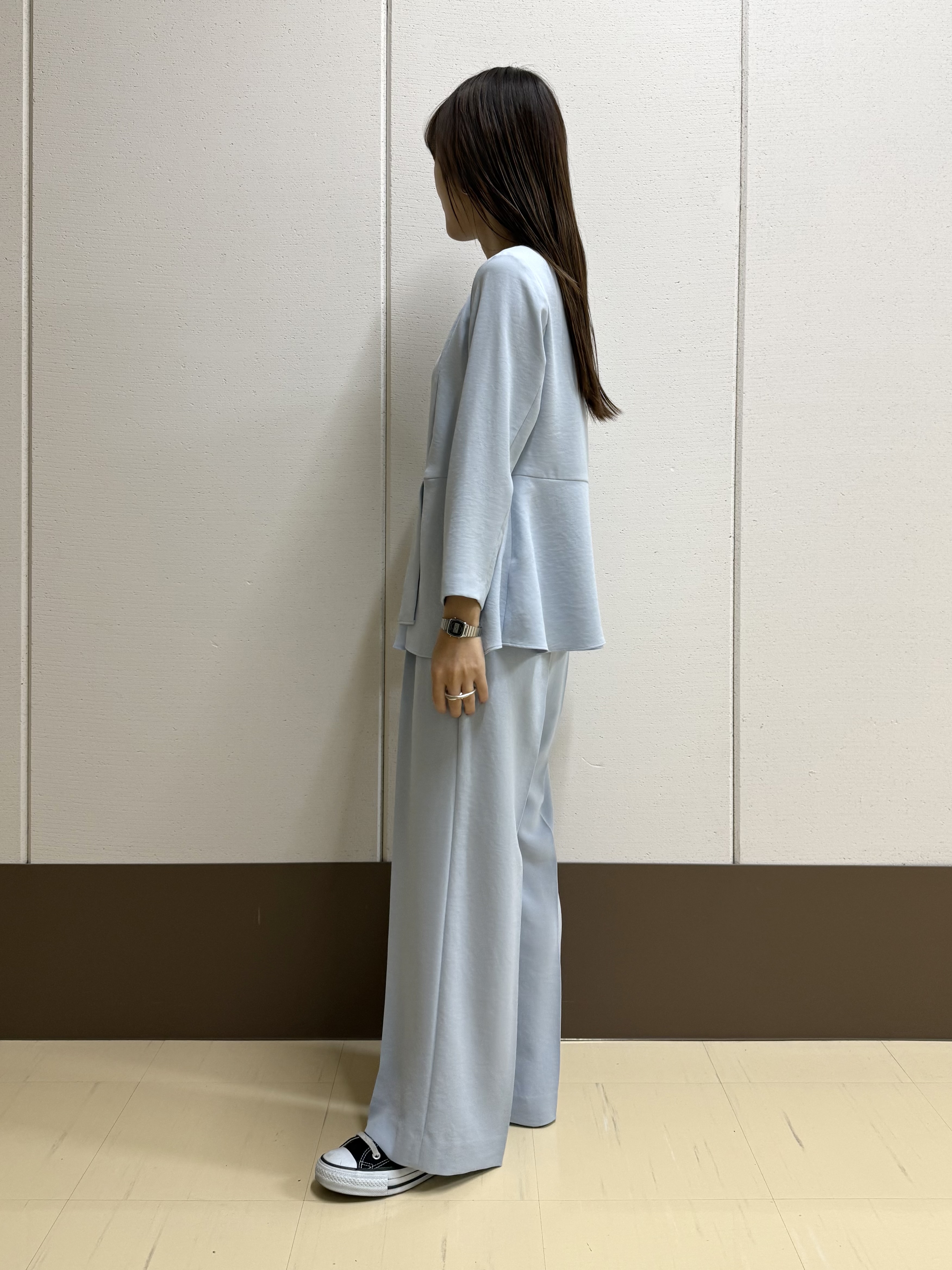 mamiさんの「INDIVI｜【洗える／UVケア／SETUP可】着る日傘ペプラムブラウス」を使ったコーディネート