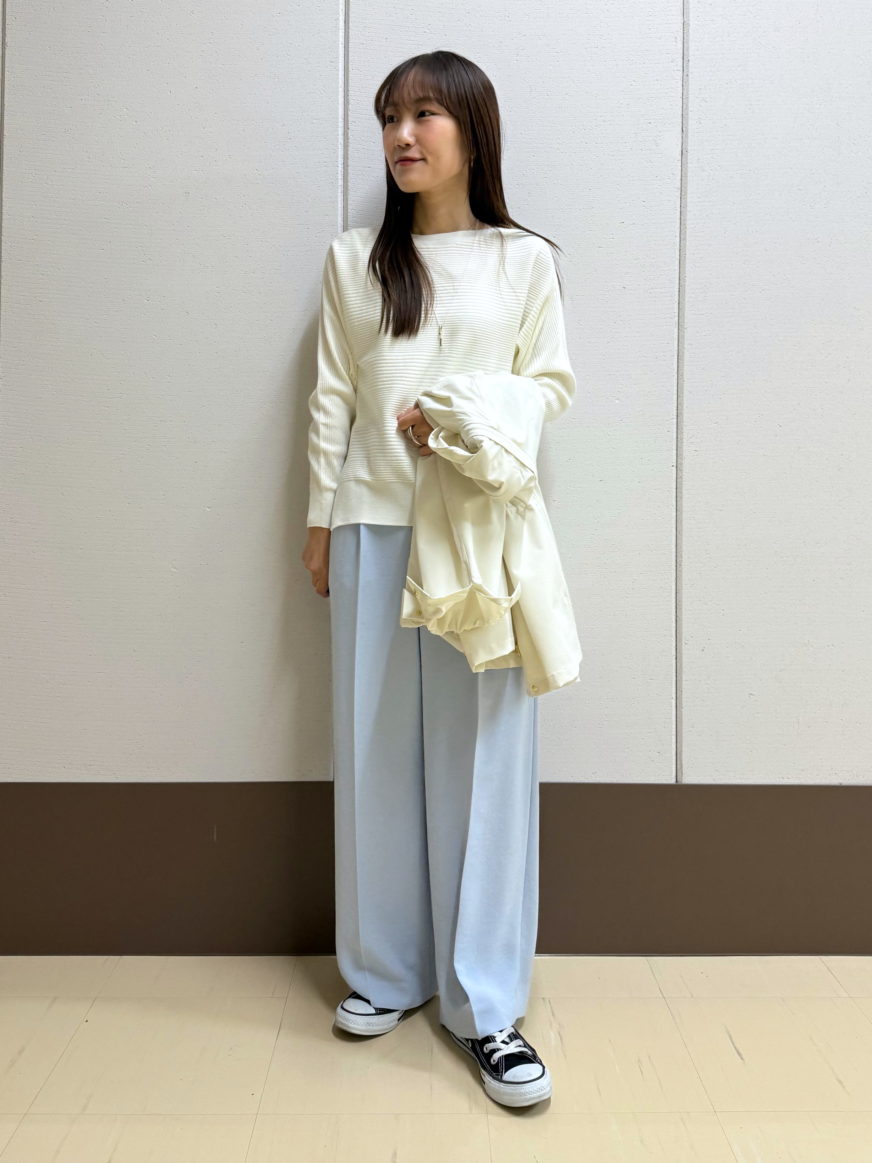 mamiさんの「INDIVI｜【洗える／キレイ色】体型カバー無縫製ニット」を使ったコーディネート