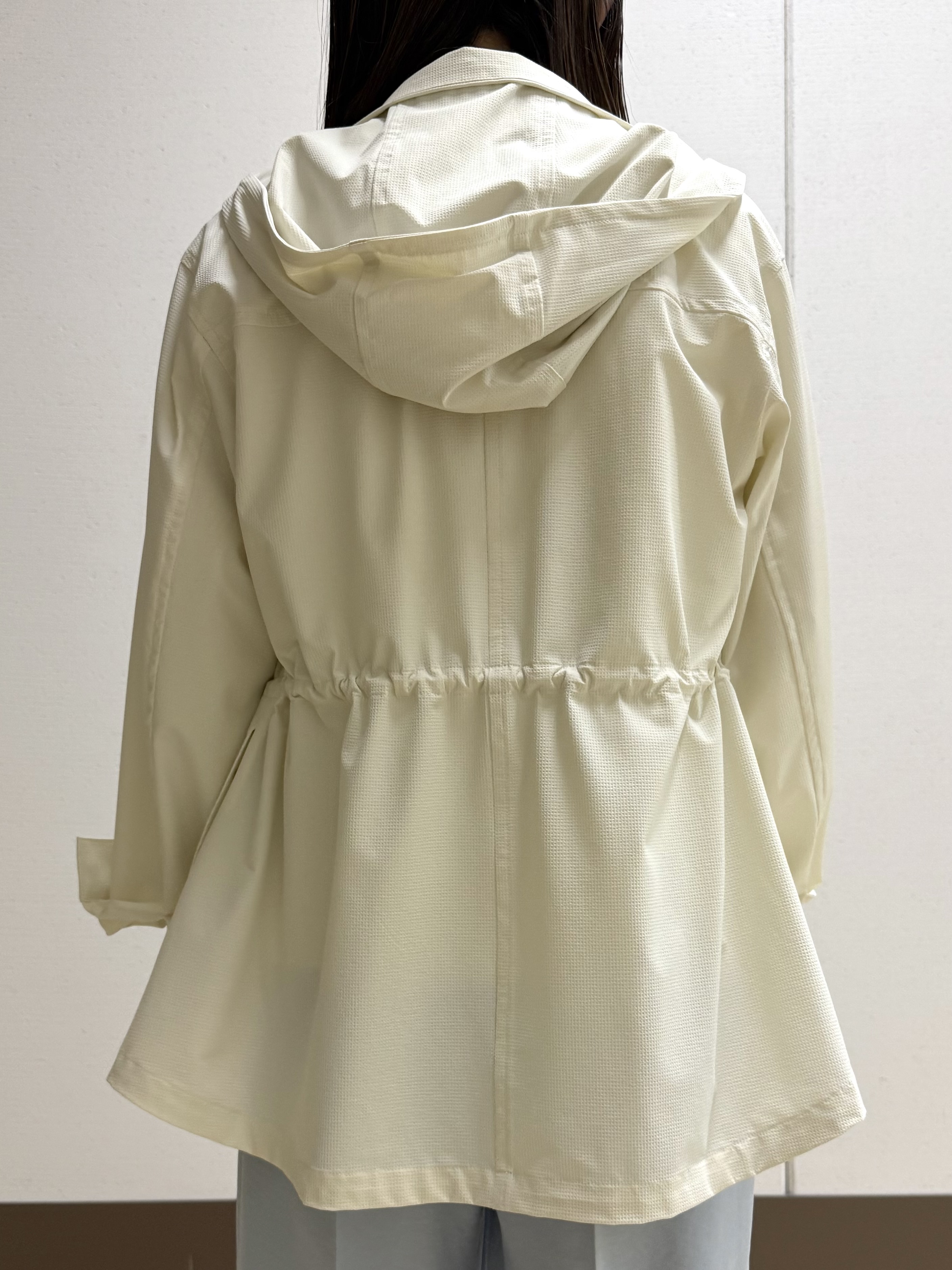 mamiさんの「INDIVI｜【洗える／キレイ色】体型カバー無縫製ニット」を使ったコーディネート