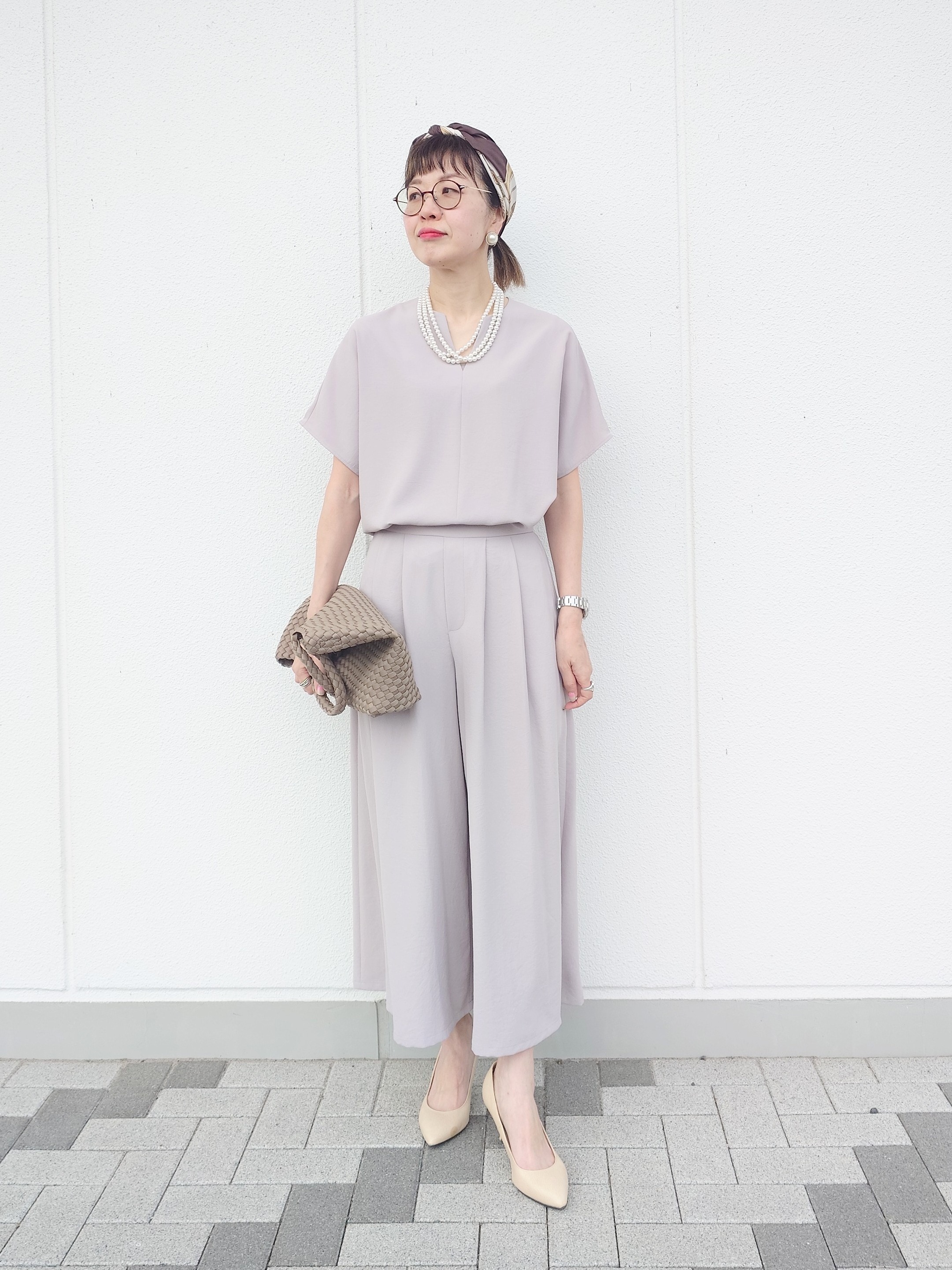 MUTSUKOさんの「UNTITLED｜【UV/接触冷感/セットアップ可】リラクシーキーVネックブラウス」を使ったコーディネート