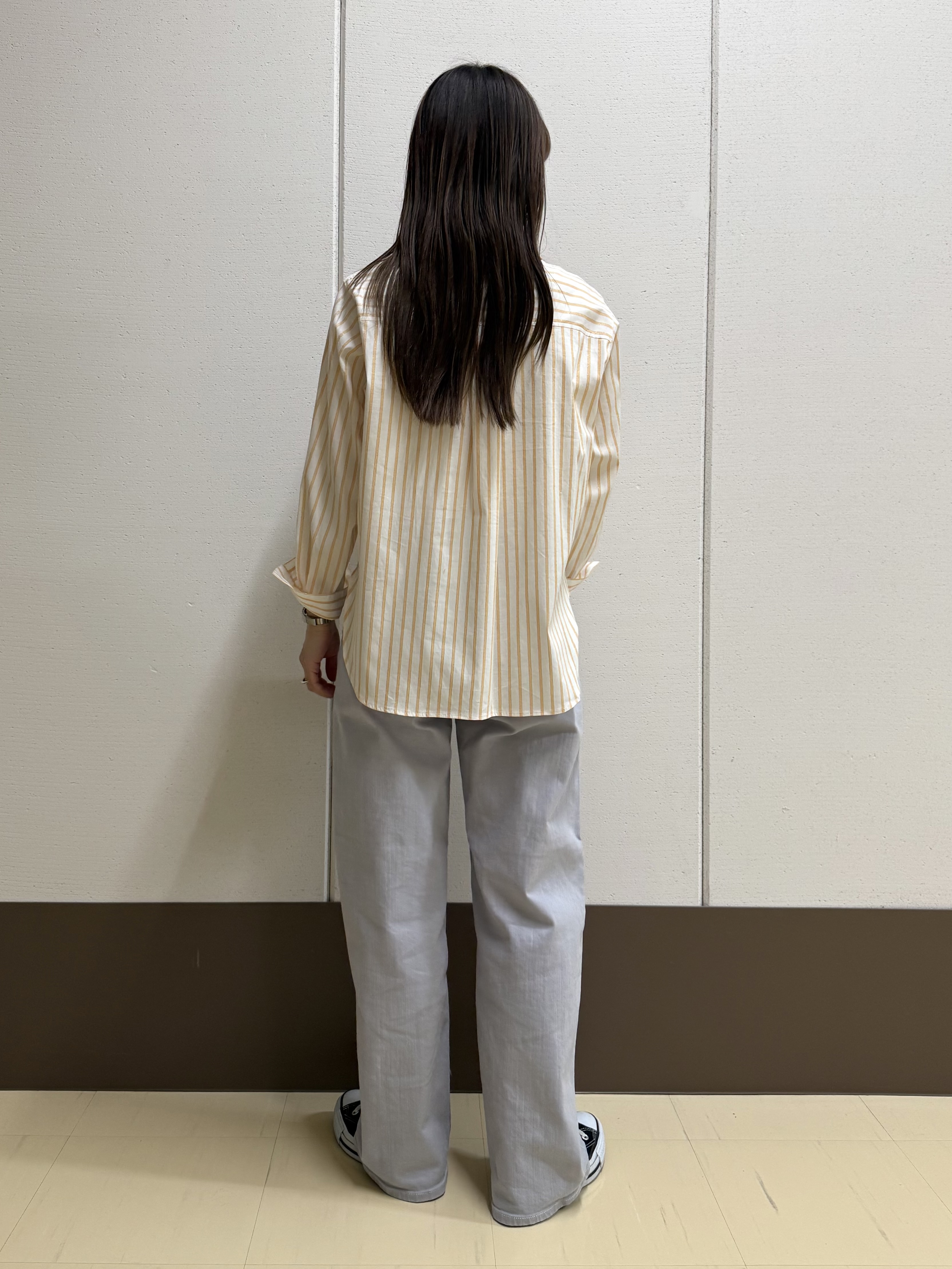mamiさんの「INDIVI｜【褒められデニム】ワイドストレート デニムパンツ」を使ったコーディネート