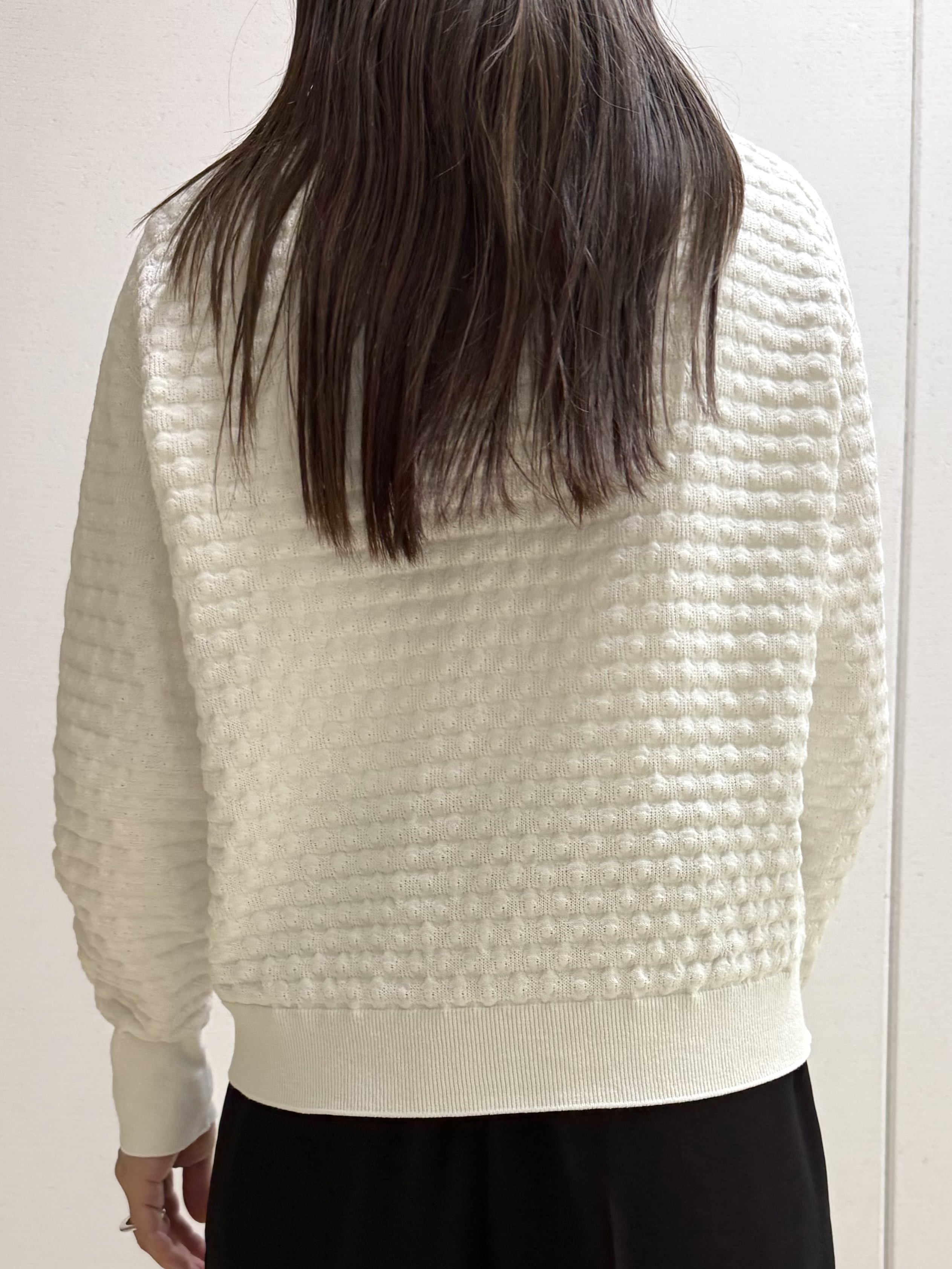 mamiさんの「INDIVI｜【洗える／凹凸編み】ジャカードニット」を使ったコーディネート