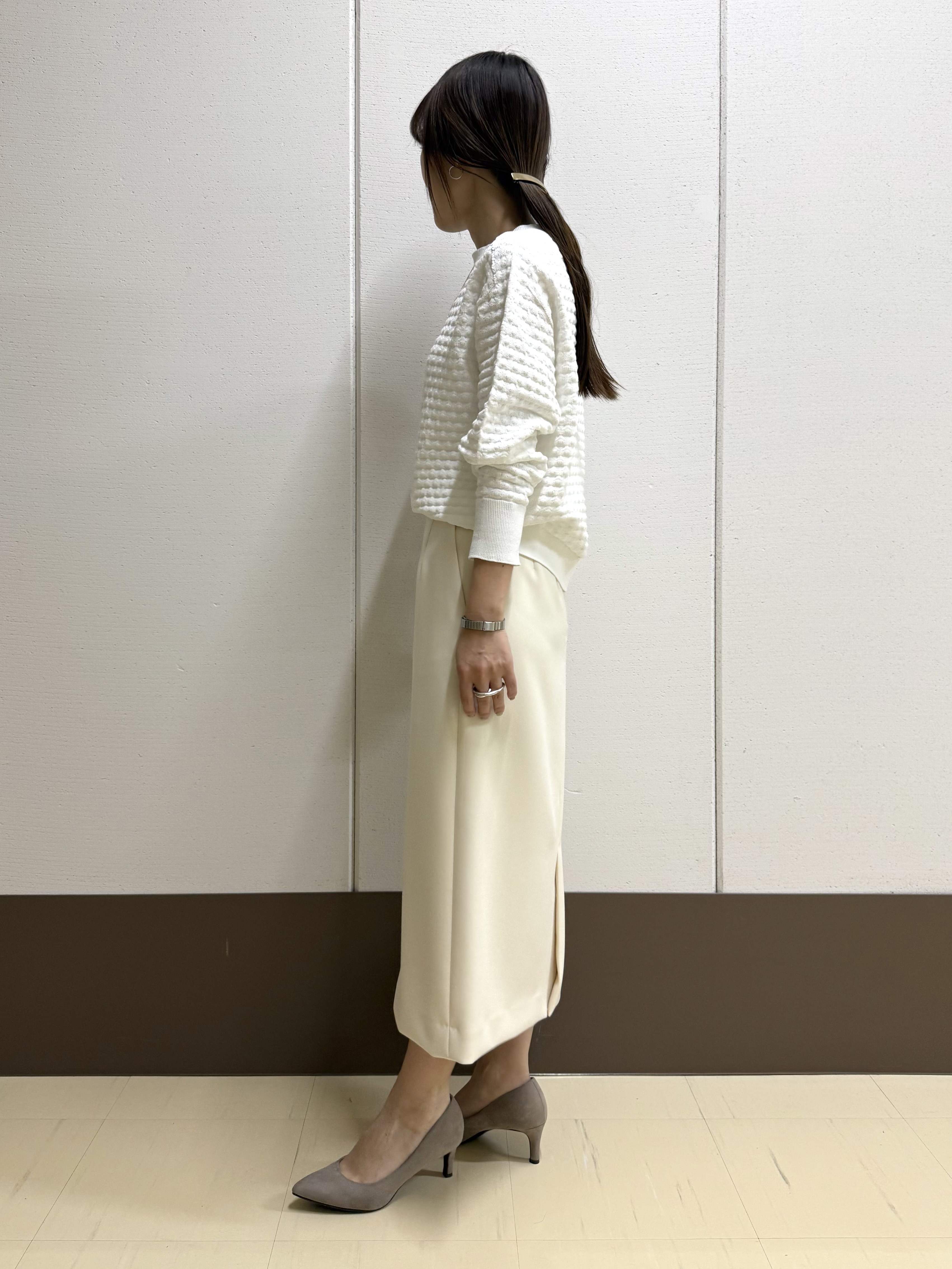 mamiさんの「INDIVI｜【洗える／凹凸編み】ジャカードニット」を使ったコーディネート