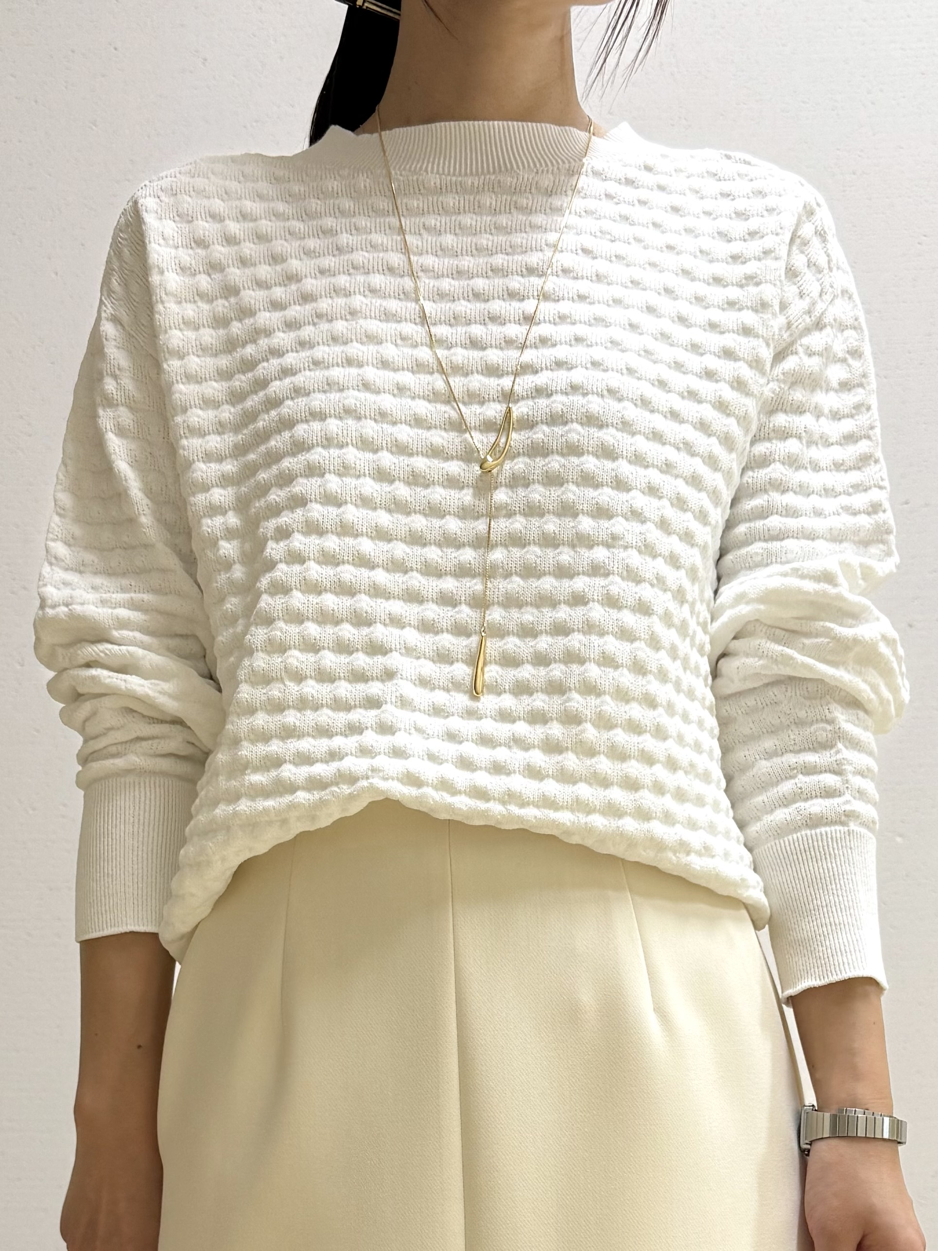 mamiさんの「INDIVI｜【洗える／凹凸編み】ジャカードニット」を使ったコーディネート