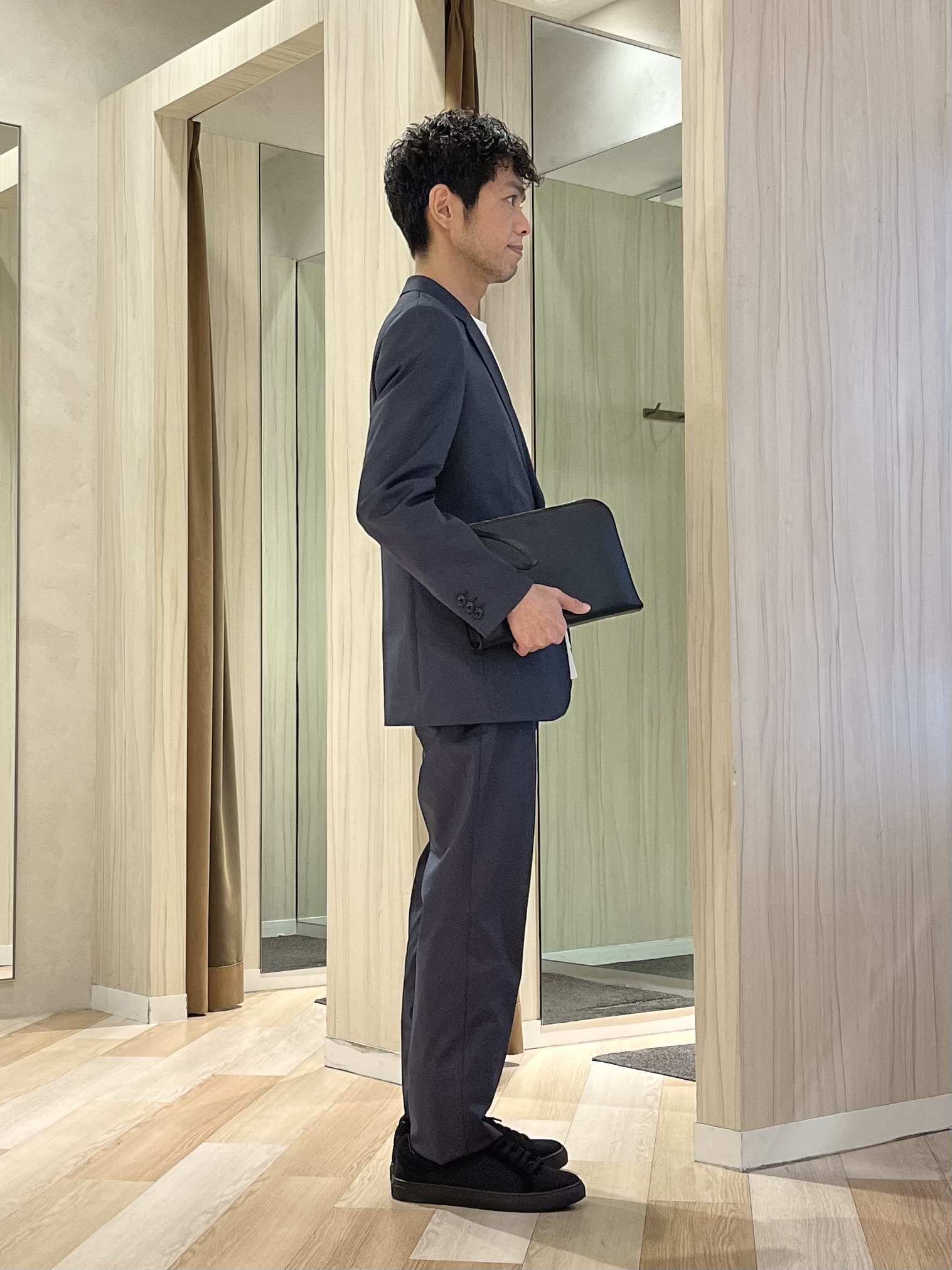 URAさんの「TAKEO KIKUCHI｜【360&deg;ストレッチ/軽量】None Of Stress ライト ジャケット（セットアップ対応）」を使ったコーディネート