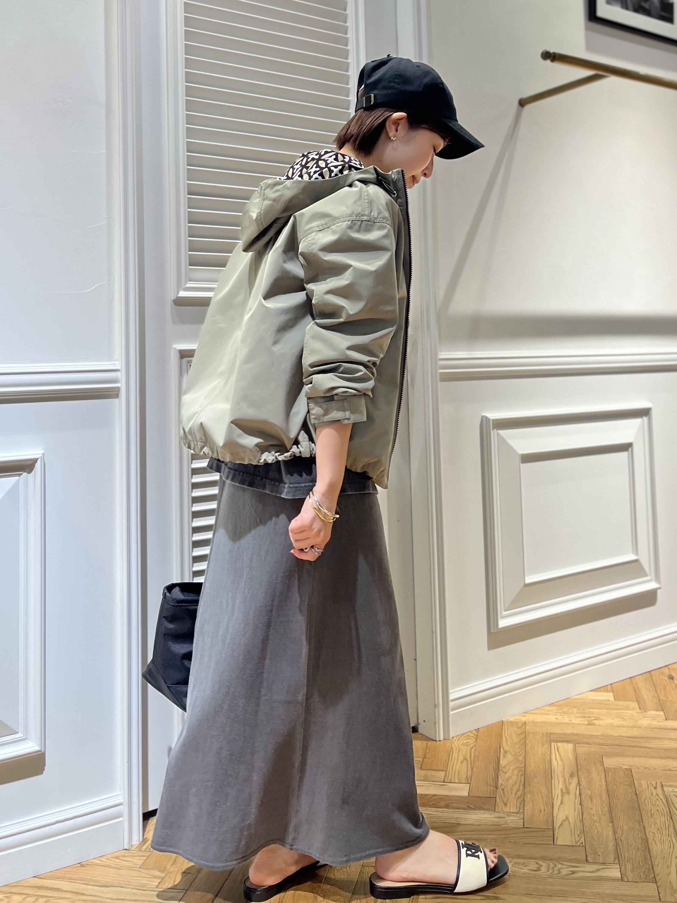つじ まこさんの「DRESSTERIOR｜【ウォッシャブル/撥水素材】撥水ツイル マウンテンパーカー」を使ったコーディネート