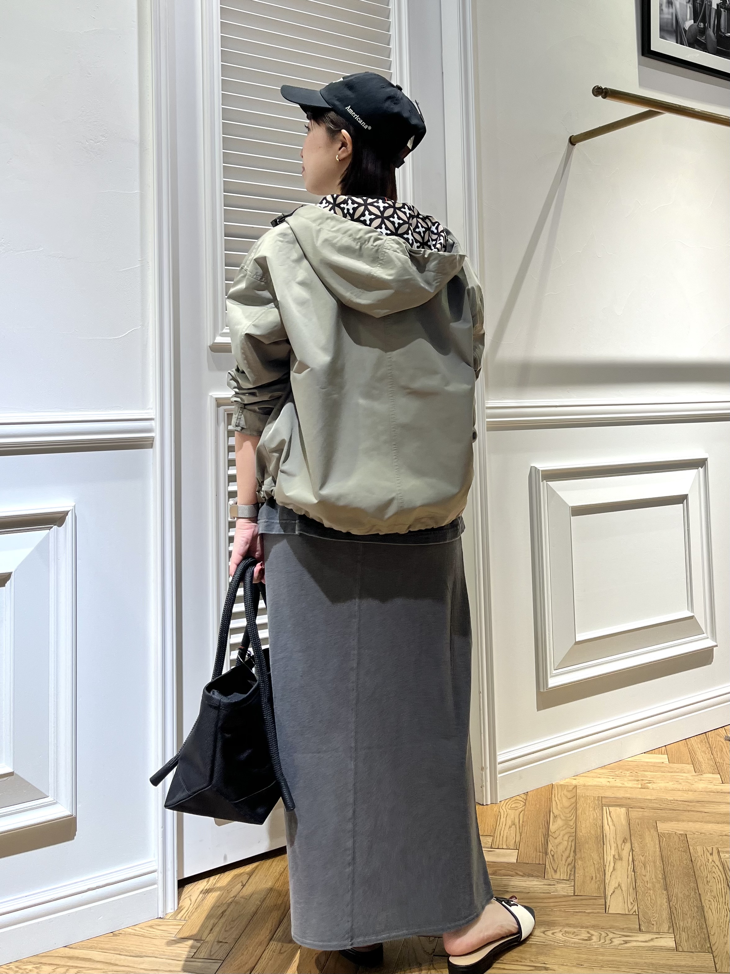 つじ まこさんの「DRESSTERIOR｜【ウォッシャブル/撥水素材】撥水ツイル マウンテンパーカー」を使ったコーディネート