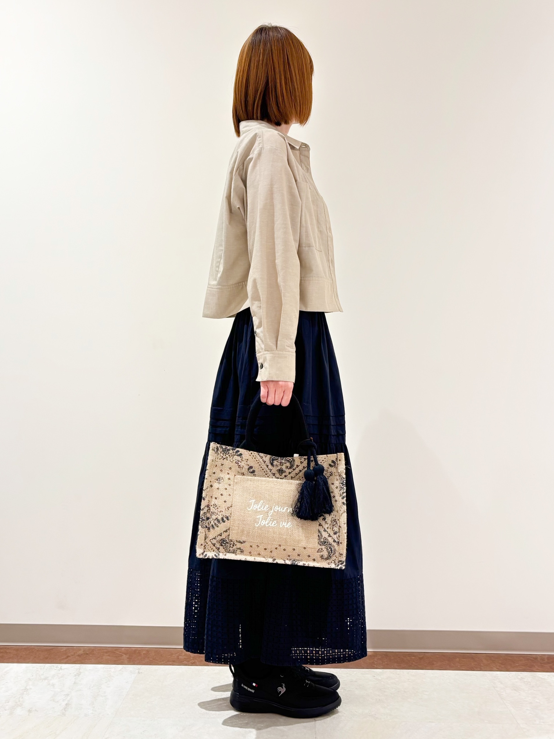 miさんの「grove｜【貴島明日香さん着用／イージーケア／接触冷感】麻混クロップドシャツ」を使ったコーディネート