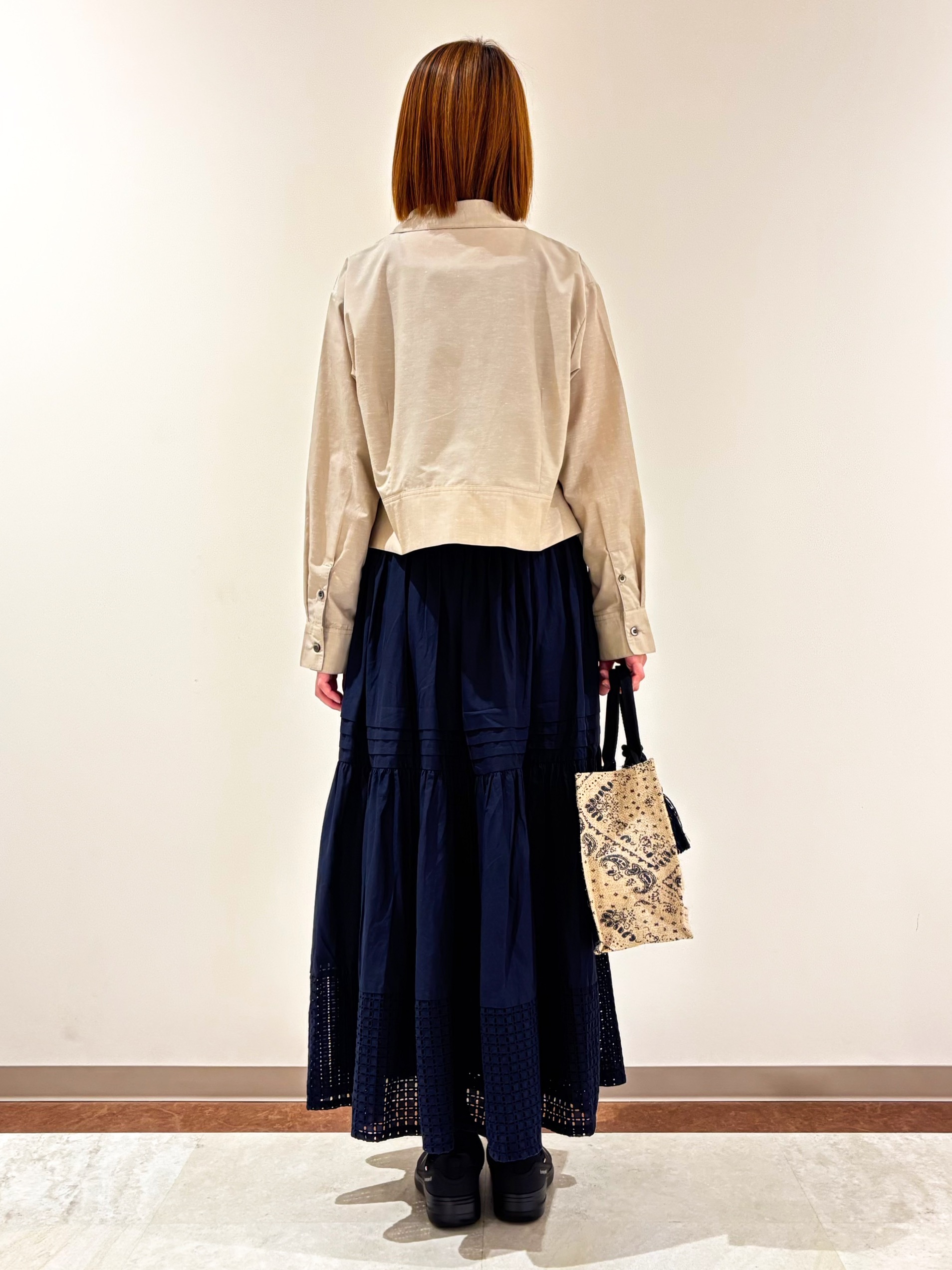 miさんの「grove｜【貴島明日香さん着用／イージーケア／接触冷感】麻混クロップドシャツ」を使ったコーディネート