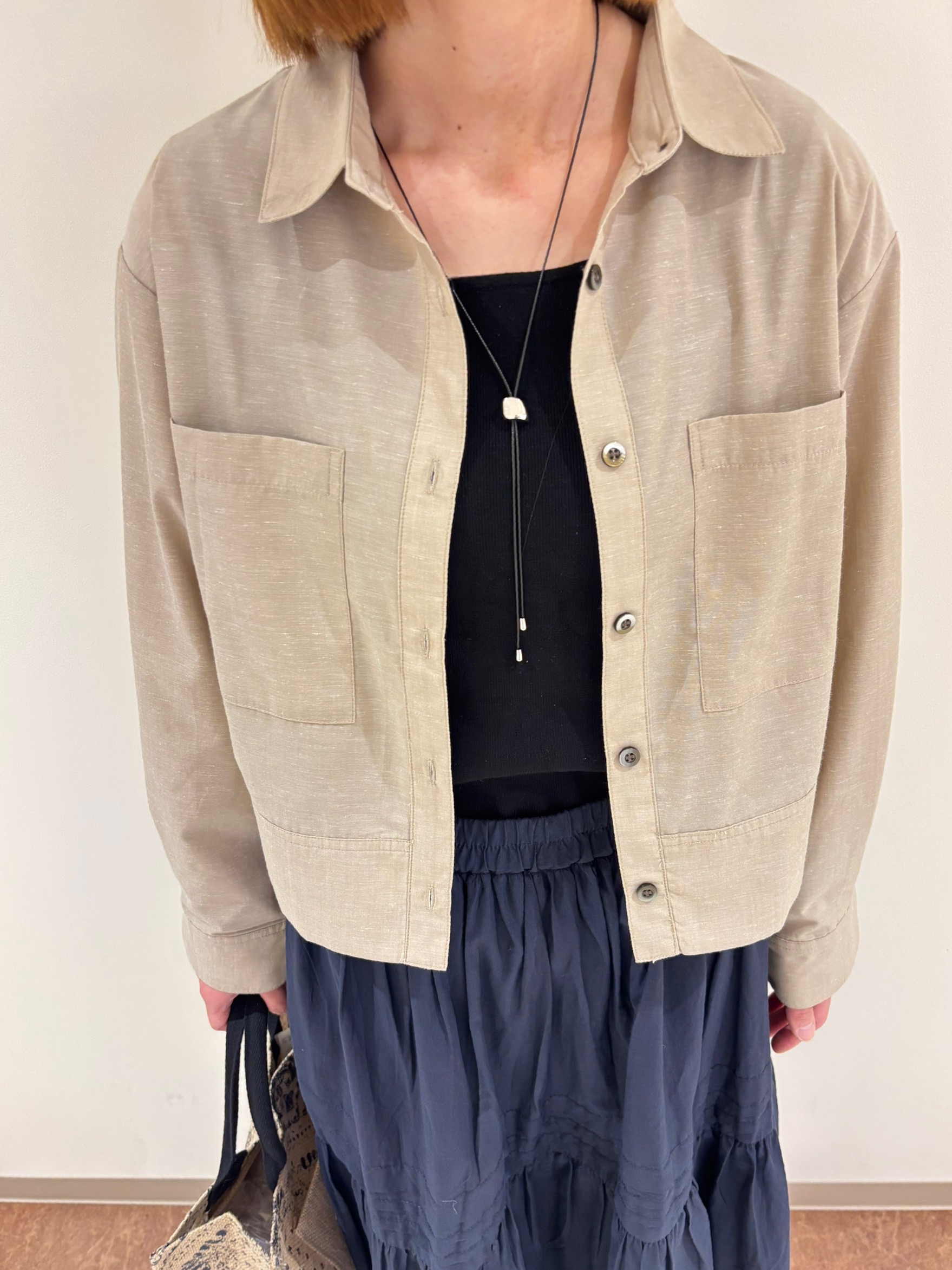 miさんの「grove｜【貴島明日香さん着用／イージーケア／接触冷感】麻混クロップドシャツ」を使ったコーディネート