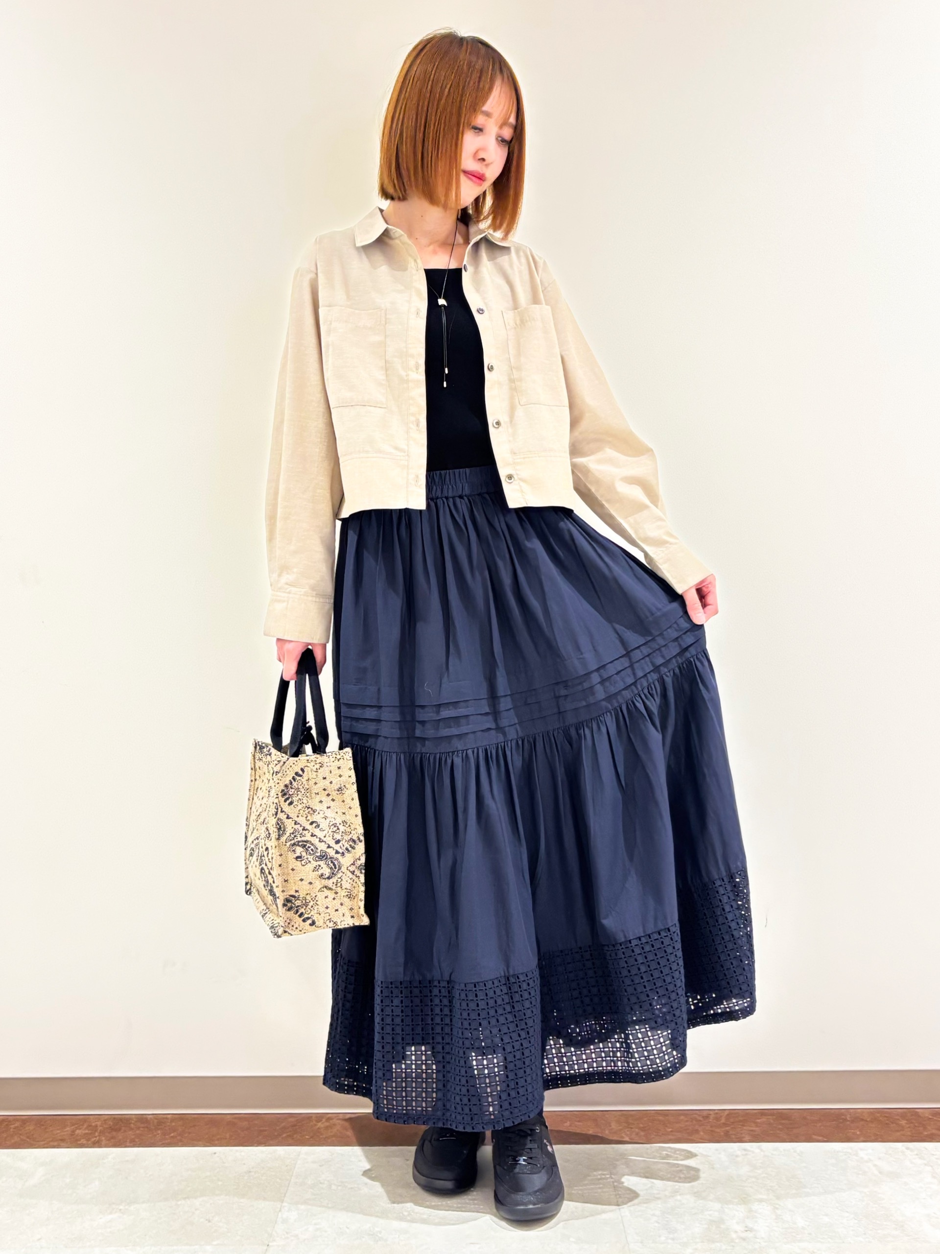 miさんの「grove｜【貴島明日香さん着用／イージーケア／接触冷感】麻混クロップドシャツ」を使ったコーディネート