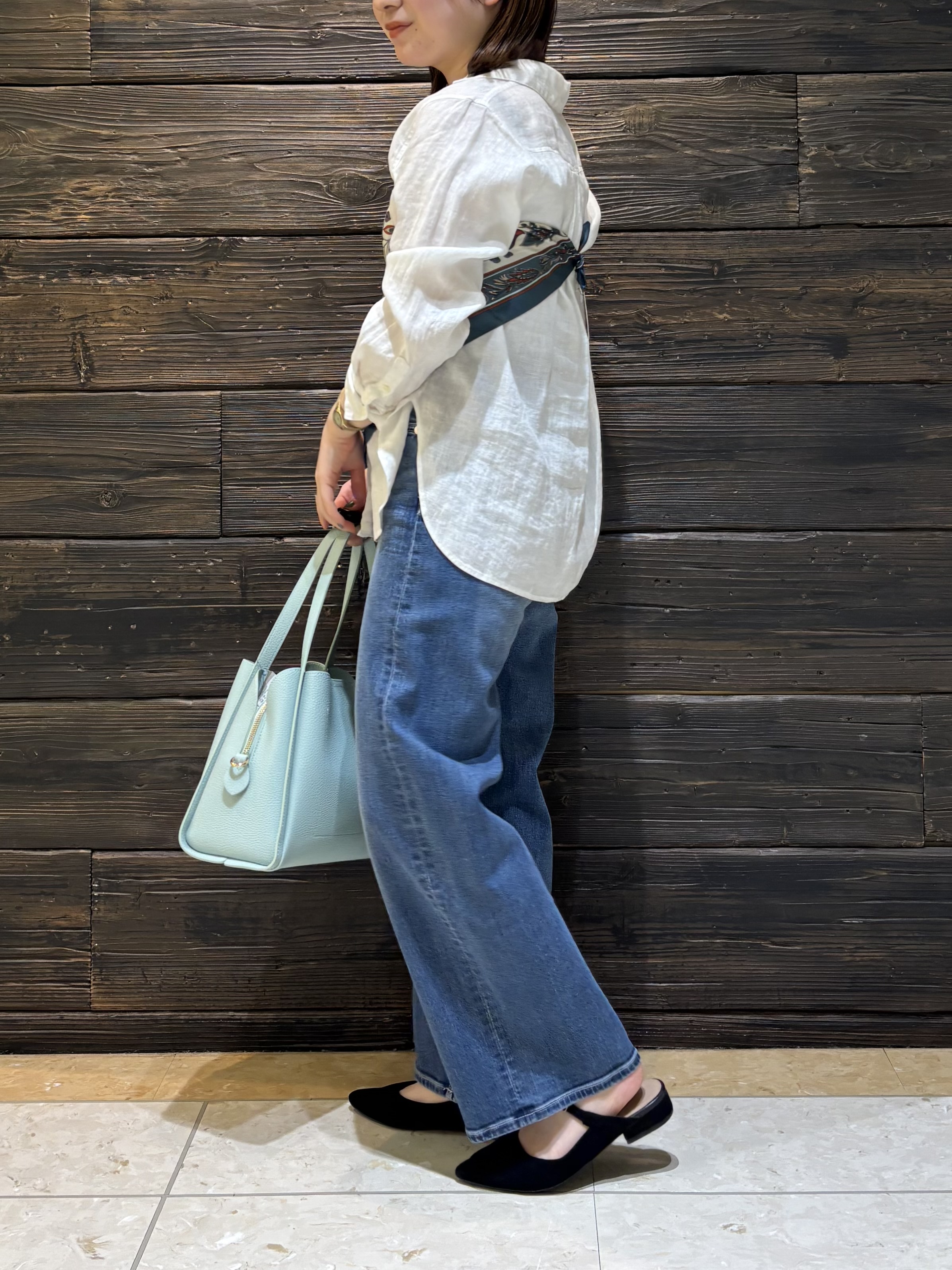 sakuさんの「INDIVI｜【褒められデニム】ワイドストレート デニムパンツ」を使ったコーディネート