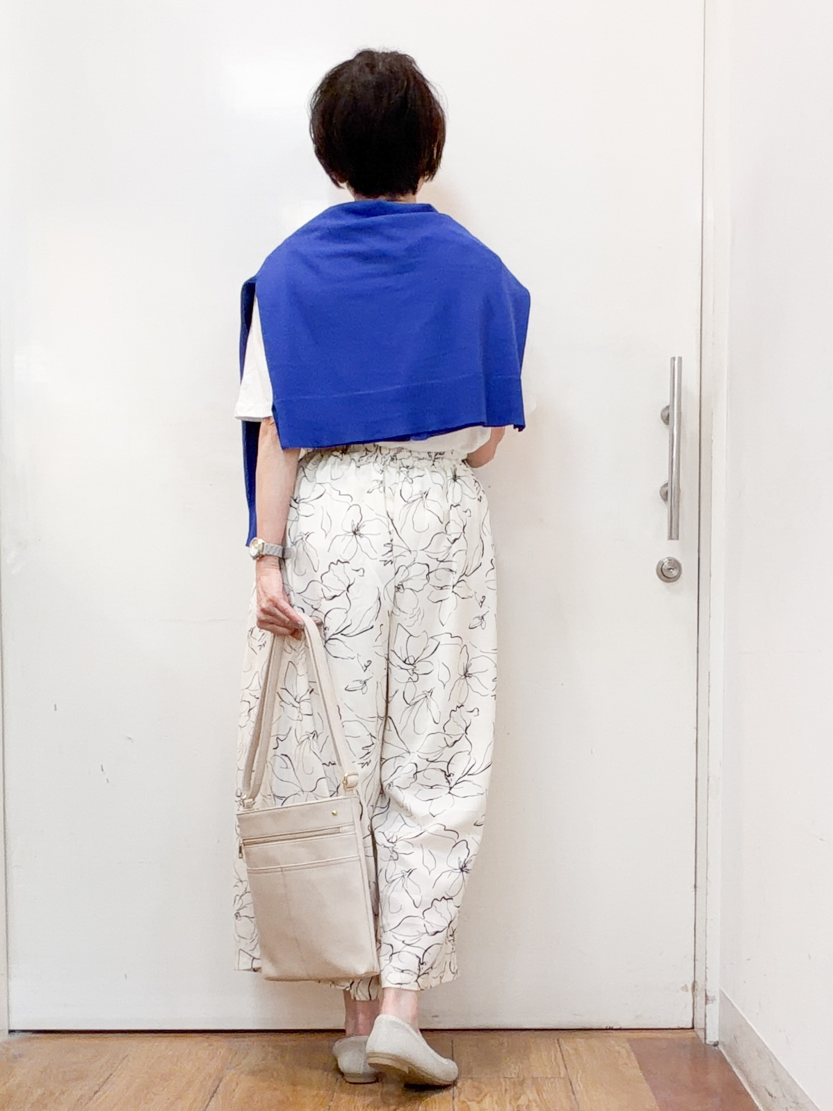 みぃさんの「SHOO･LA･RUE｜【洗濯機可/ひんやり/UV】さらっとしたタッチが心地よい ショート丈 Vネックカーディガン」を使ったコーディネート