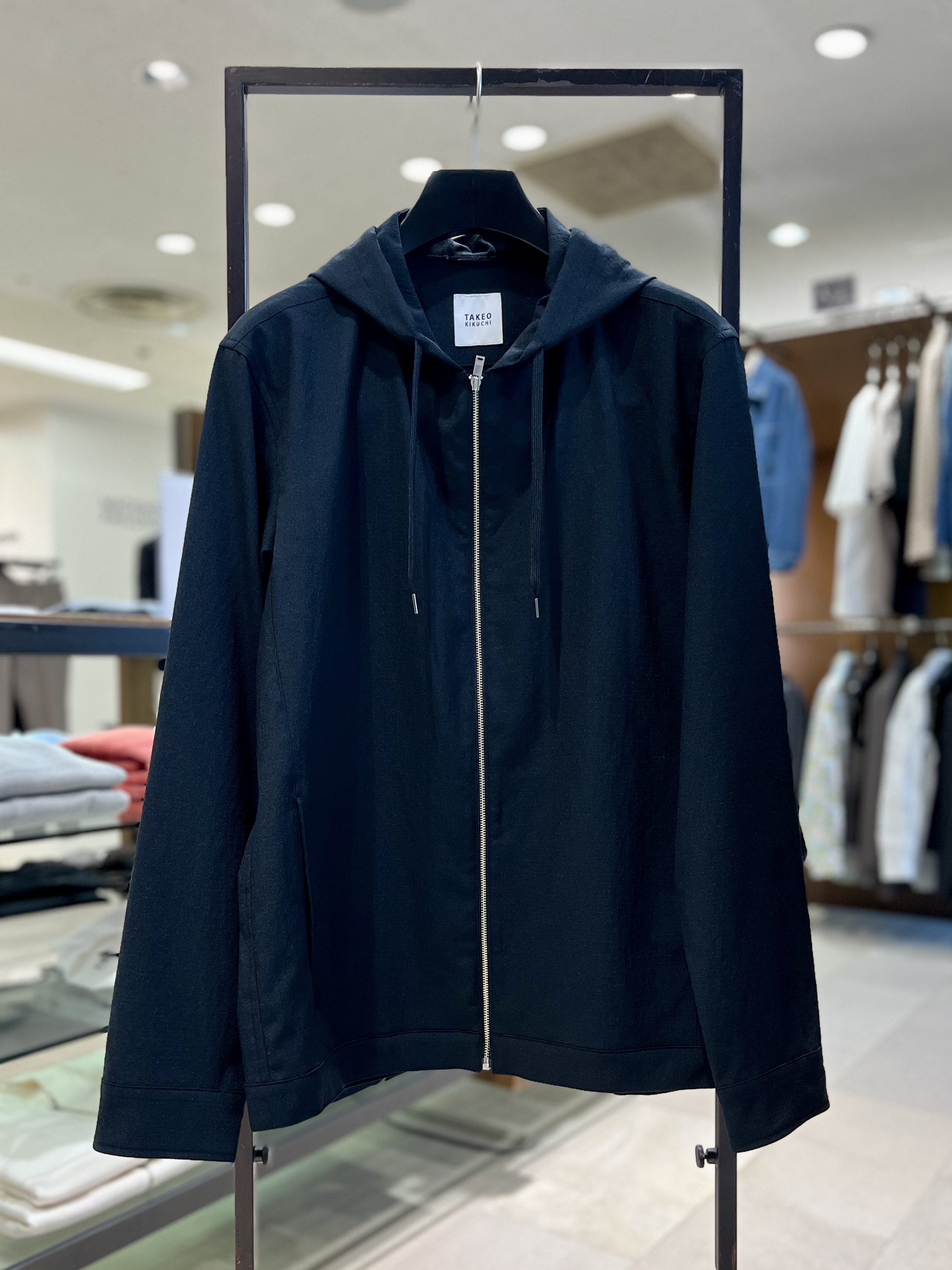 uedaさんの「TAKEO KIKUCHI｜【撥水・洗える・シワになりにくい】 リランチェ（R） フードブルゾン」を使ったコーディネート