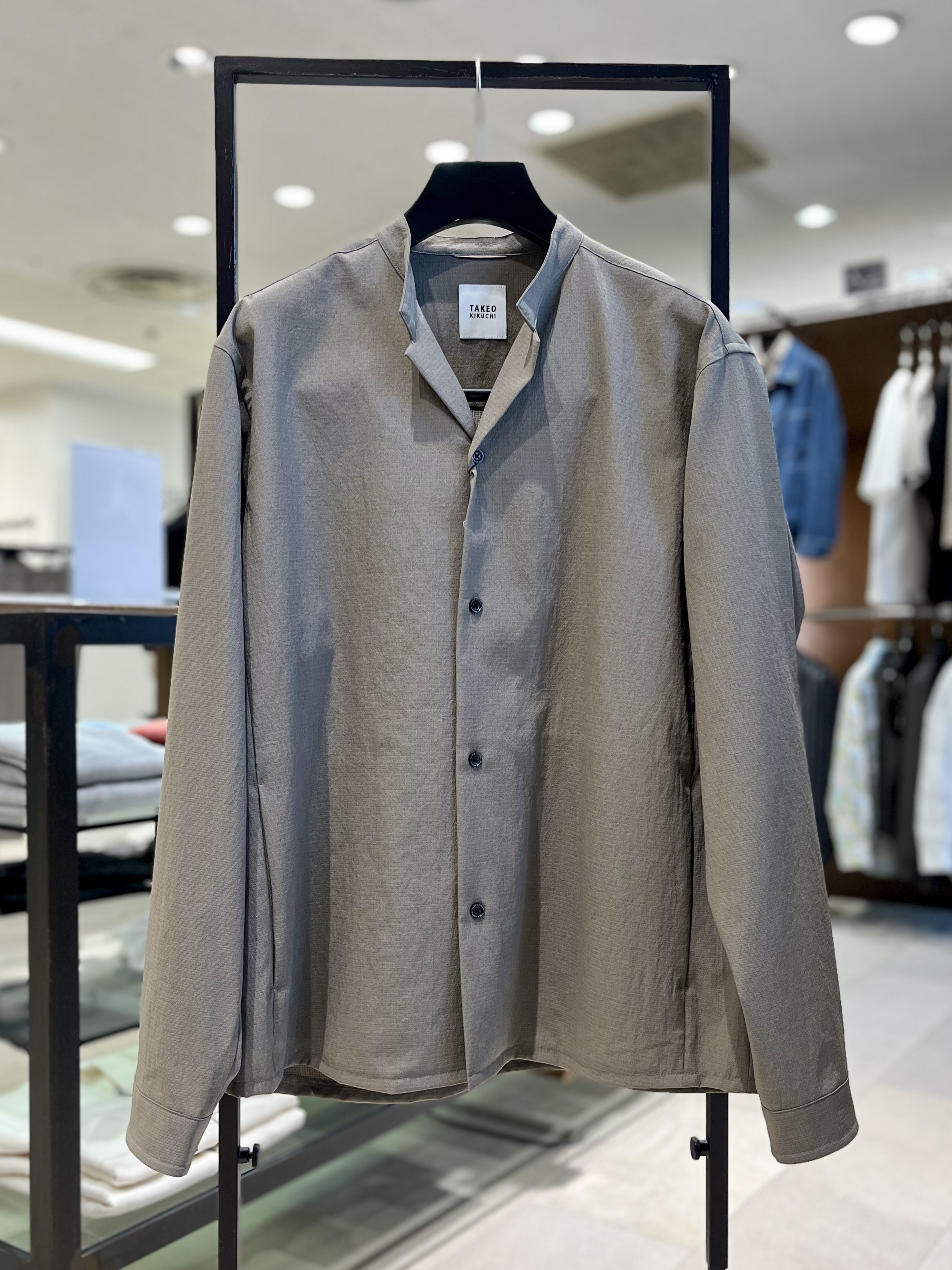 uedaさんの「TAKEO KIKUCHI｜【撥水・洗える・シワになりにくい】 リランチェ（R） シャツ」を使ったコーディネート