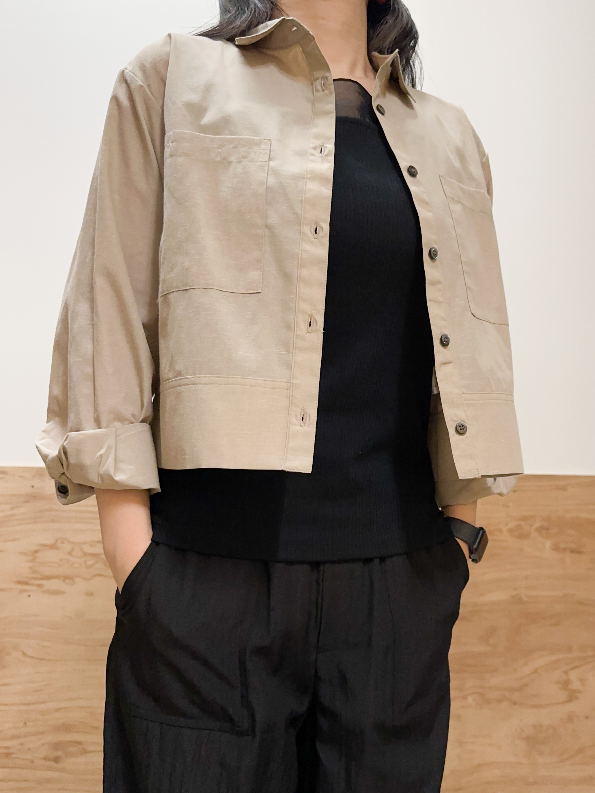 すーさんの「grove｜【貴島明日香さん着用／イージーケア／接触冷感】麻混クロップドシャツ」を使ったコーディネート