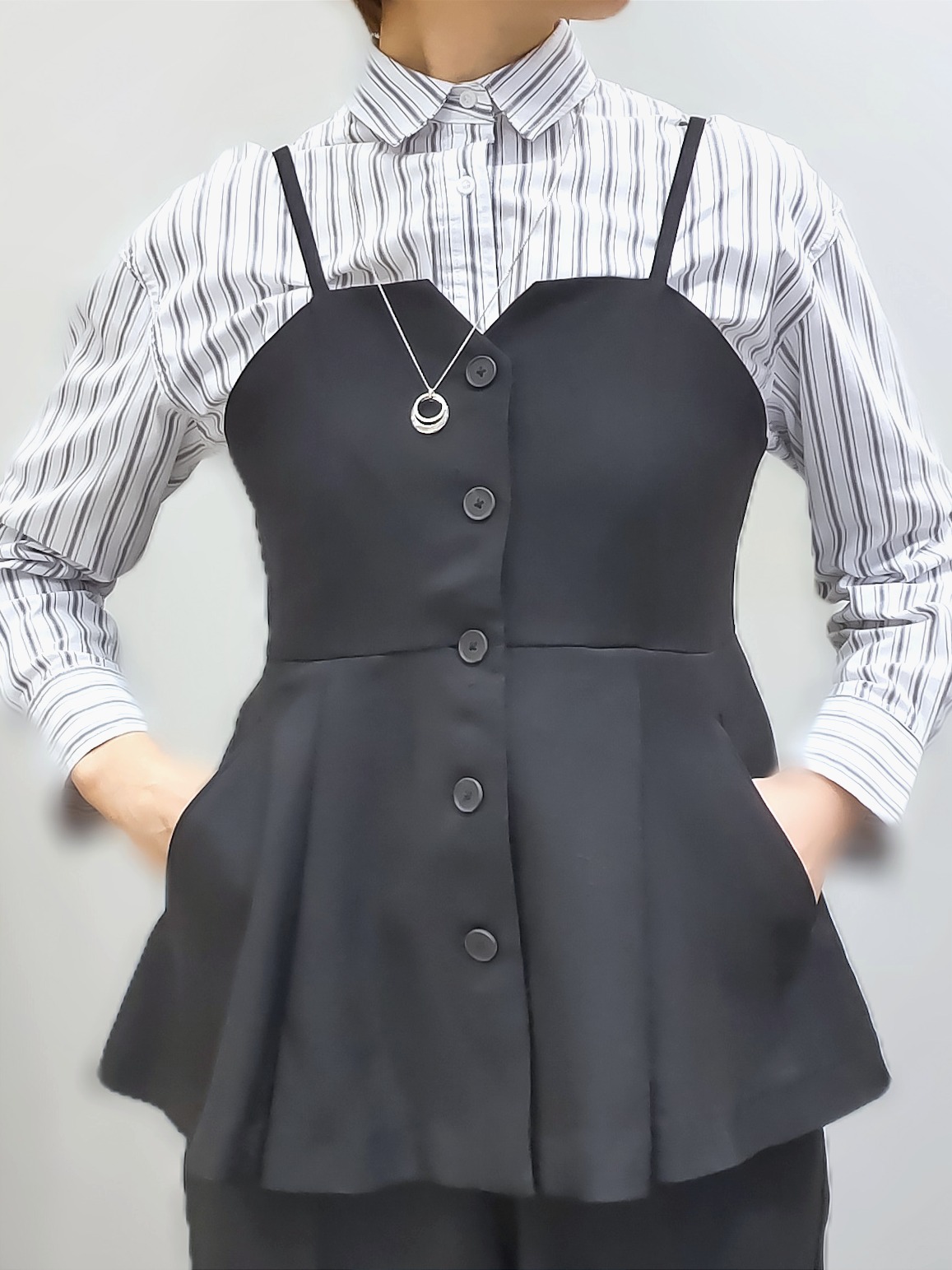 やまちゃんさんの「grove｜【貴島明日香さん着用・カセット服】リネンライク ペプラムビスチェ」を使ったコーディネート
