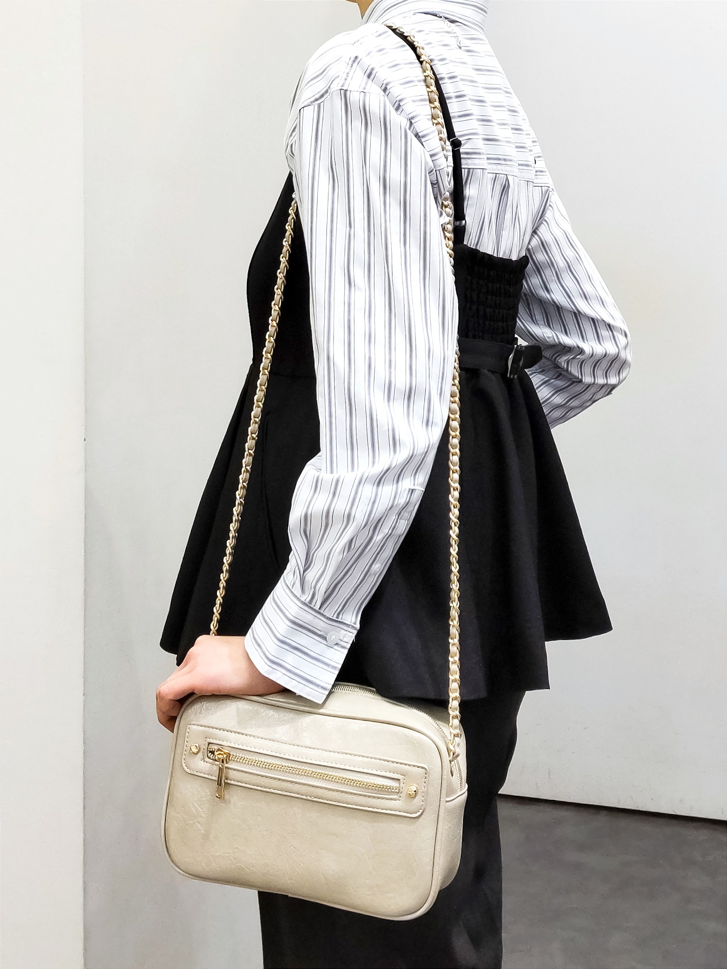 やまちゃんさんの「grove｜【貴島明日香さん着用・カセット服】リネンライク ペプラムビスチェ」を使ったコーディネート