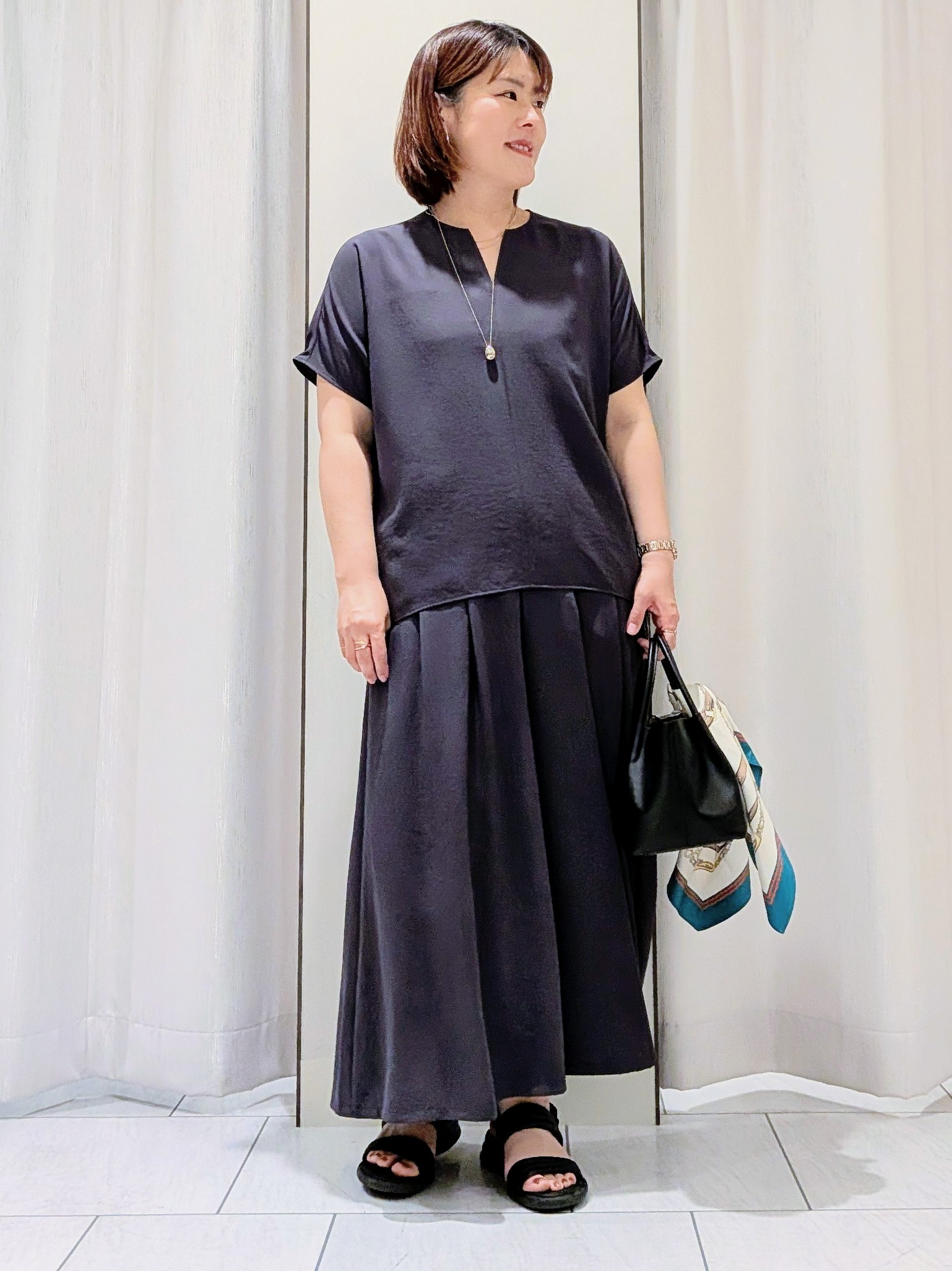 Onumaさんの「UNTITLED｜【UV/接触冷感/セットアップ可】リラクシーキーVネックブラウス」を使ったコーディネート