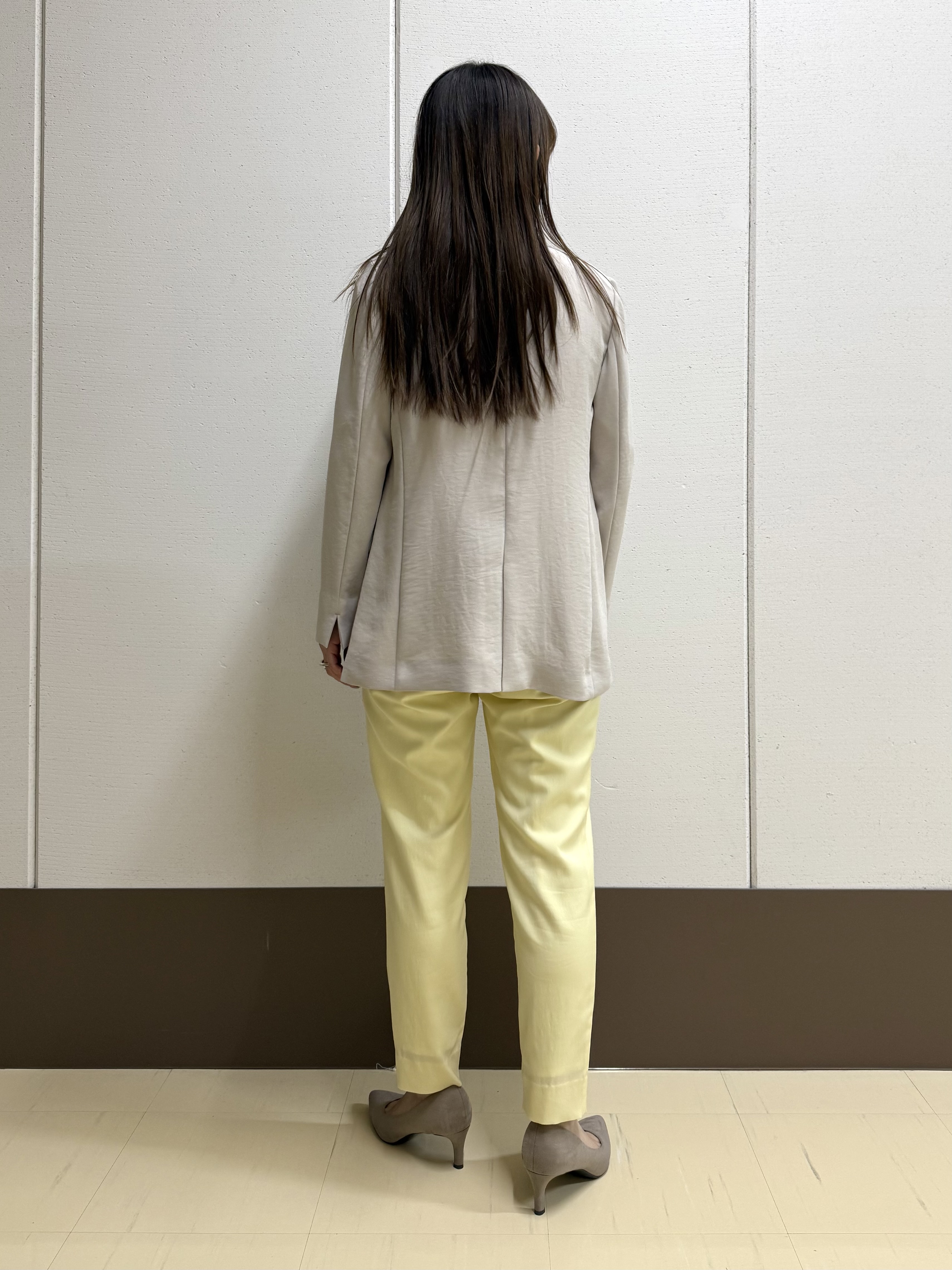 mamiさんの「INDIVI｜【洗える／UVケア／マットサテン】Vネックドルマンスリーブブラウス」を使ったコーディネート