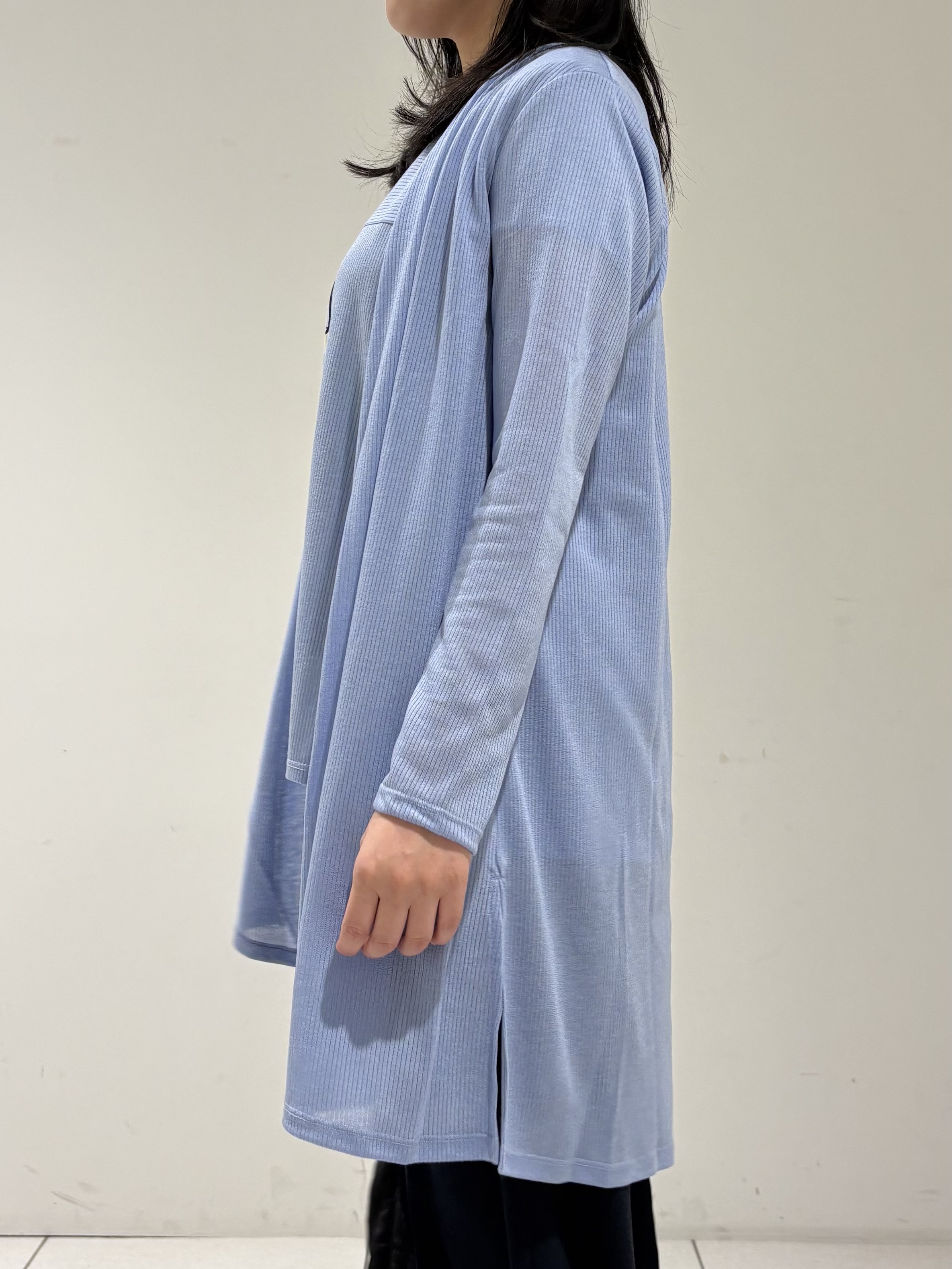 momokoさんの「INDIVI｜【洗える／アンサンブル可能】シアースストライプカーディガン」を使ったコーディネート