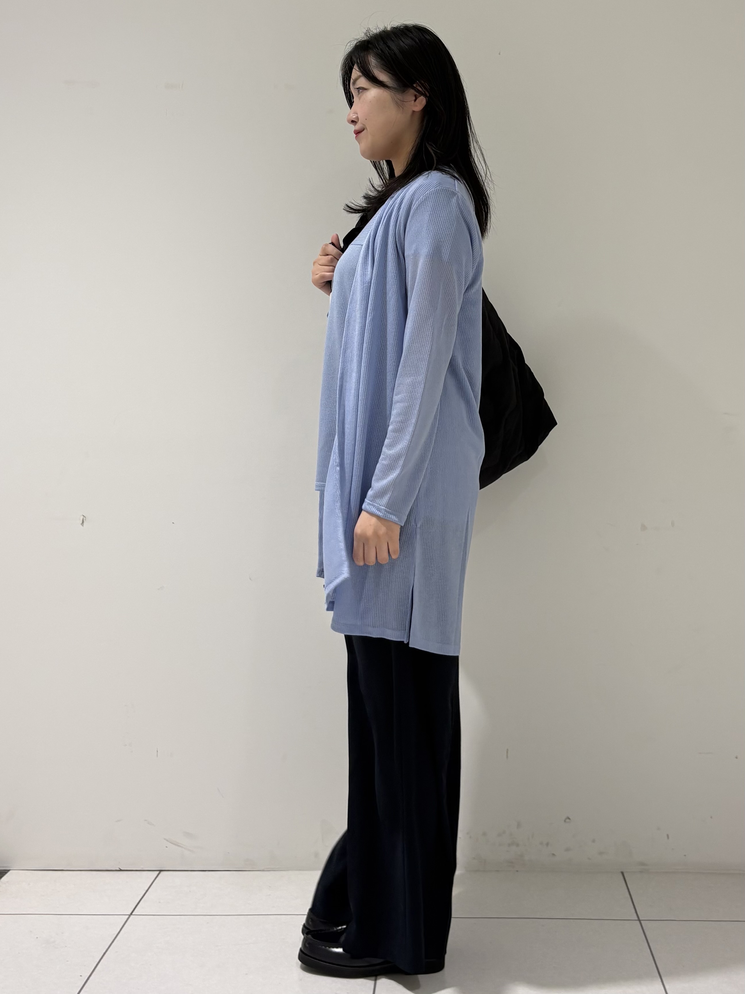 momokoさんの「INDIVI｜【洗える／アンサンブル可能】シアースストライプカーディガン」を使ったコーディネート