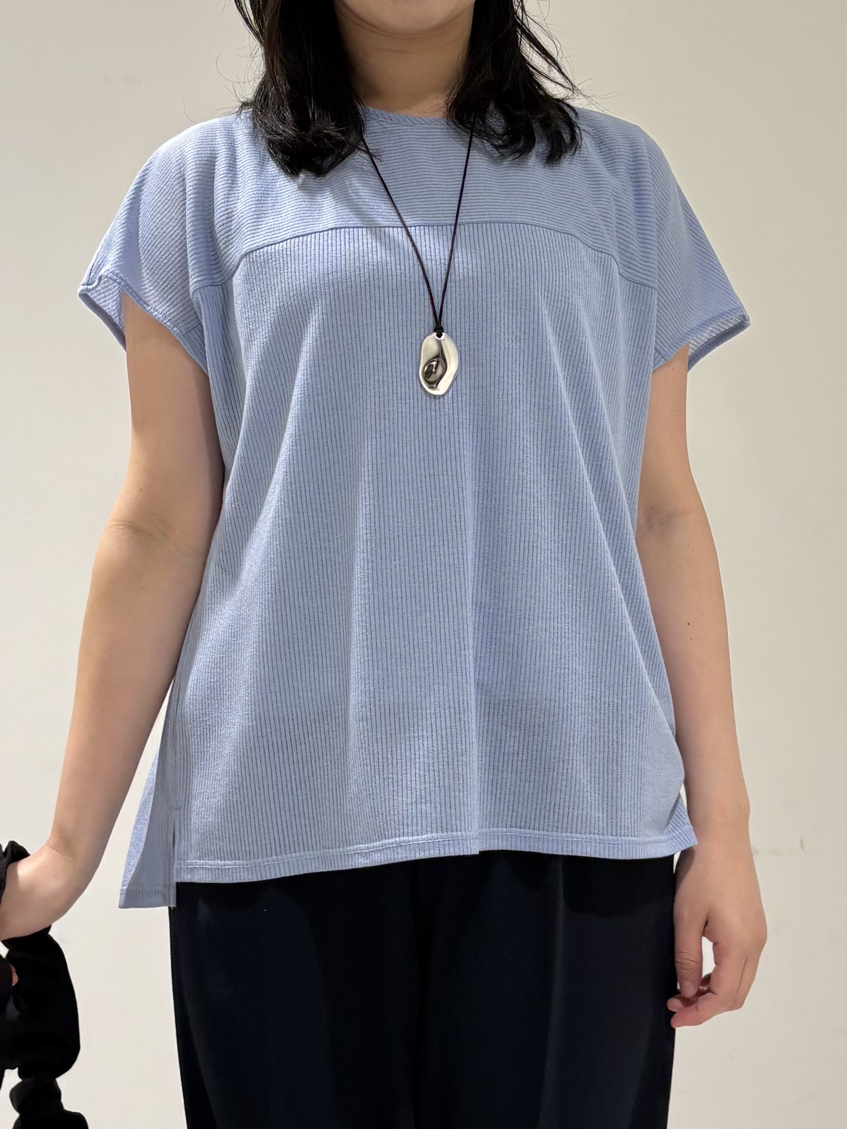 momokoさんの「INDIVI｜【洗える／アンサンブル可能】シアースストライプカーディガン」を使ったコーディネート